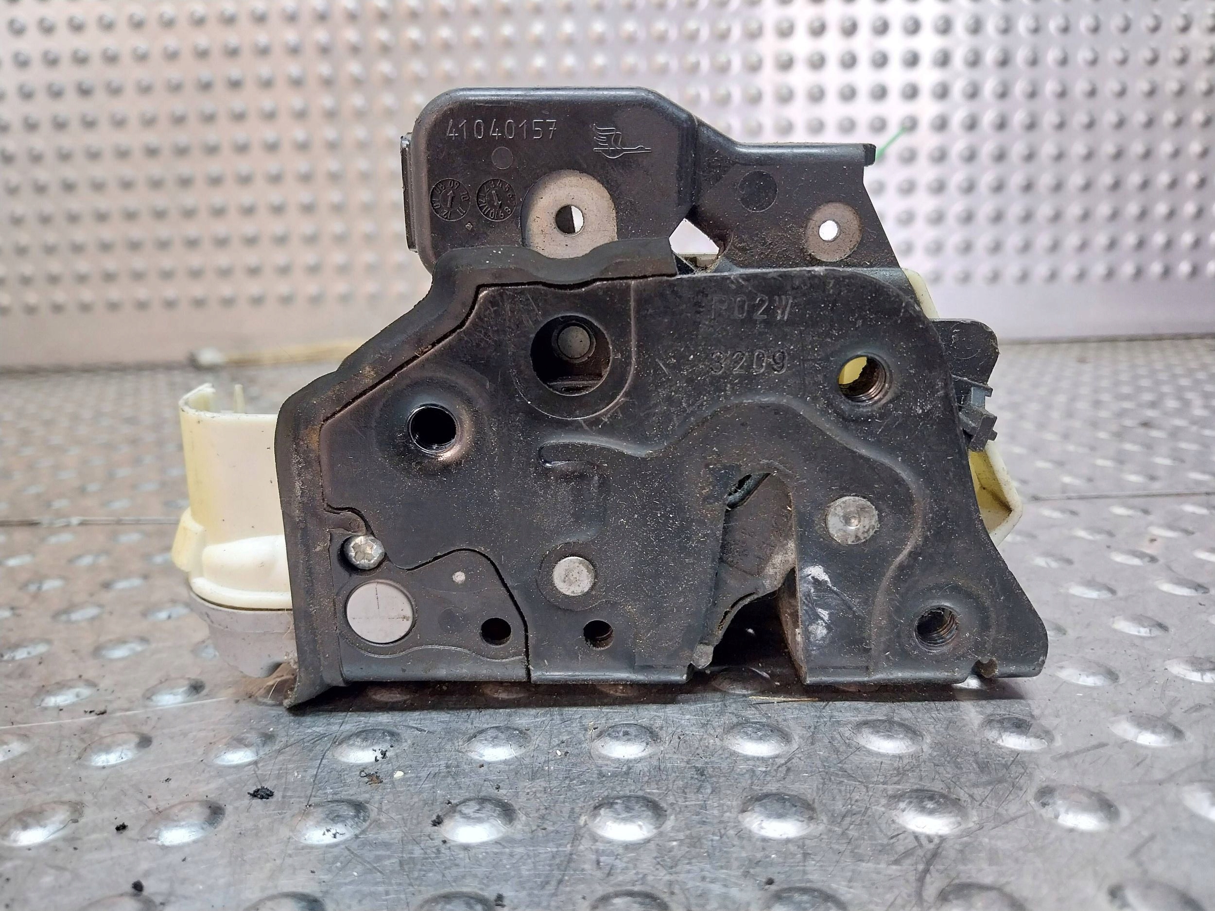 lock door right 3D 4F2837016B AUDI A3 8P 9 PIN