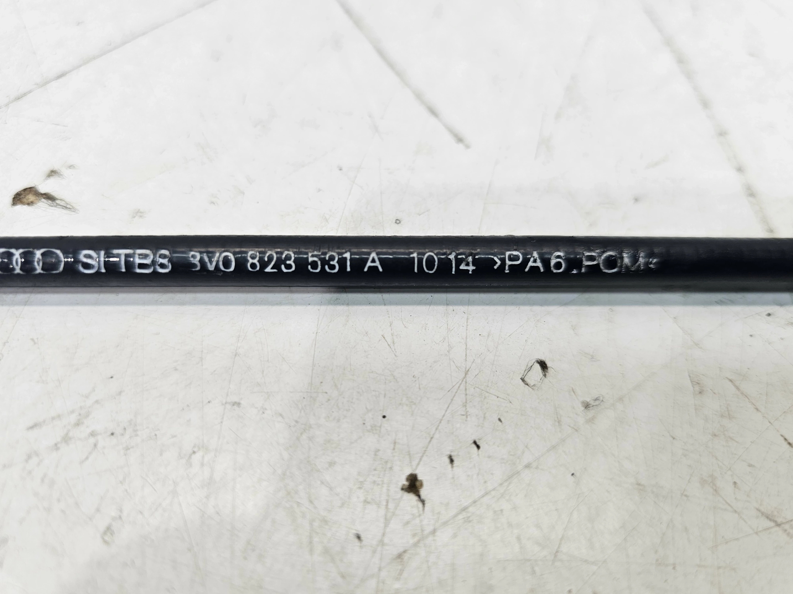Câble Levier de la serrure ZAMKOW du capot AUDI A3 8V 8V0823531A