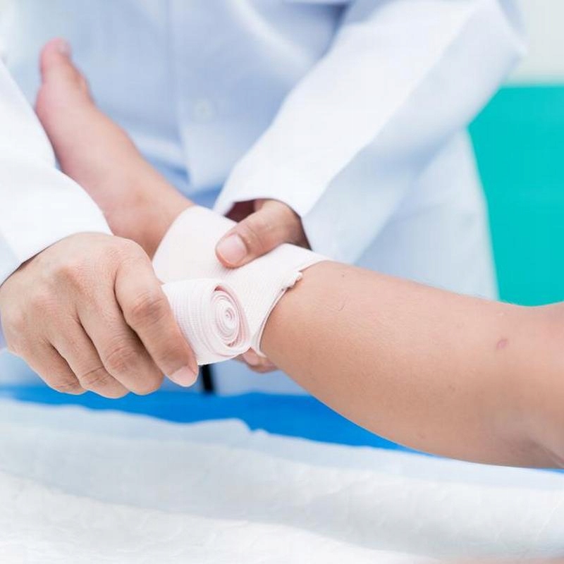 Bandaż elastyczny opaska tkana z zapinką 8cm x 4m Kod producenta 5900238793321