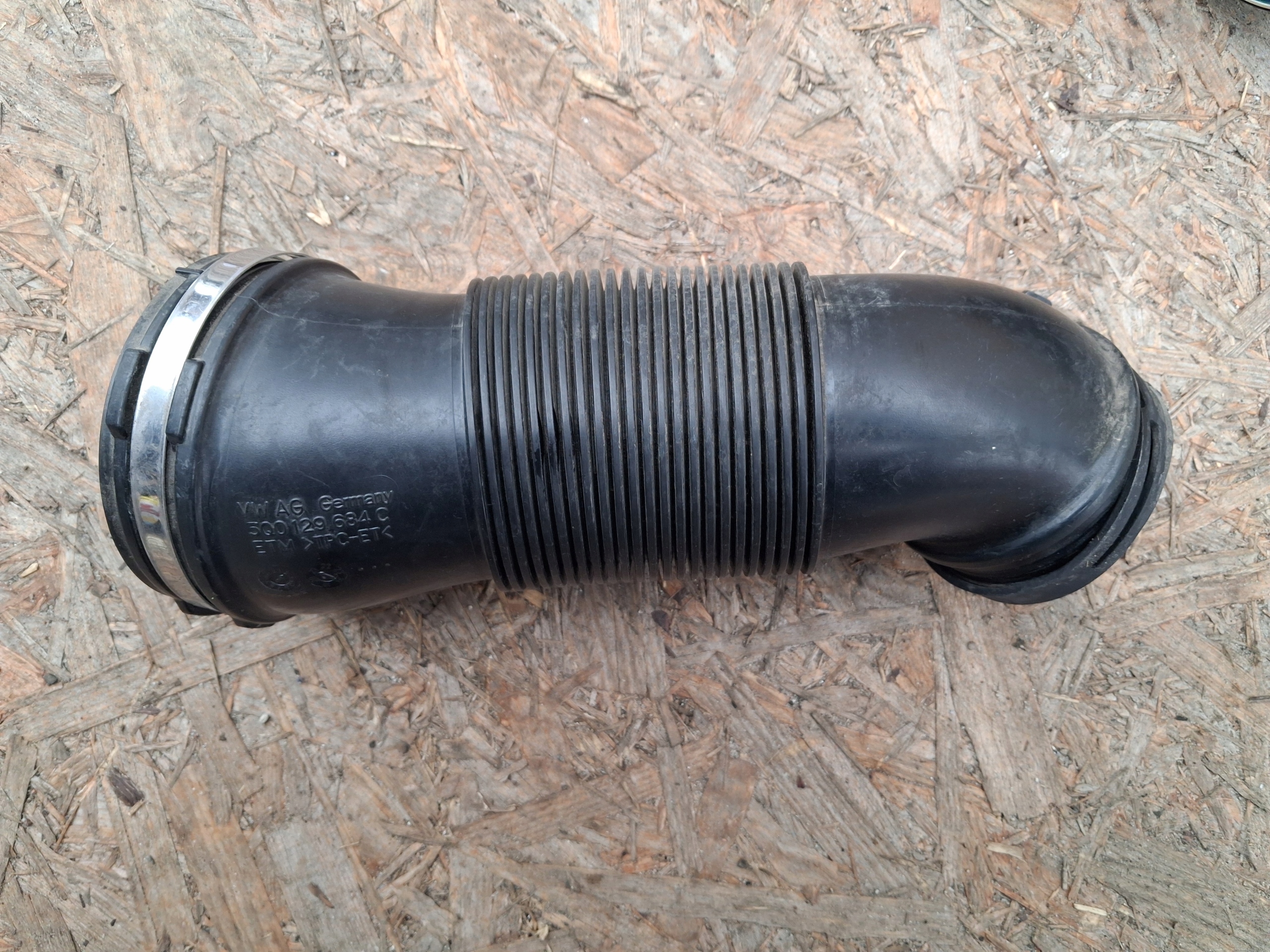rohr DOLOT SSACA luft VW SKODA AUDI 5Q0129684C