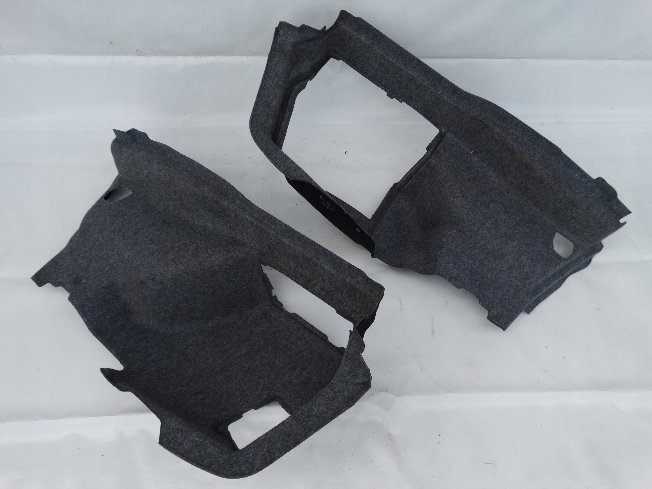 BOCZEK TAPICERKA TYŁ TYLNA BAGAŻNIKA LEWA PRAWA BMW E92 COUPE