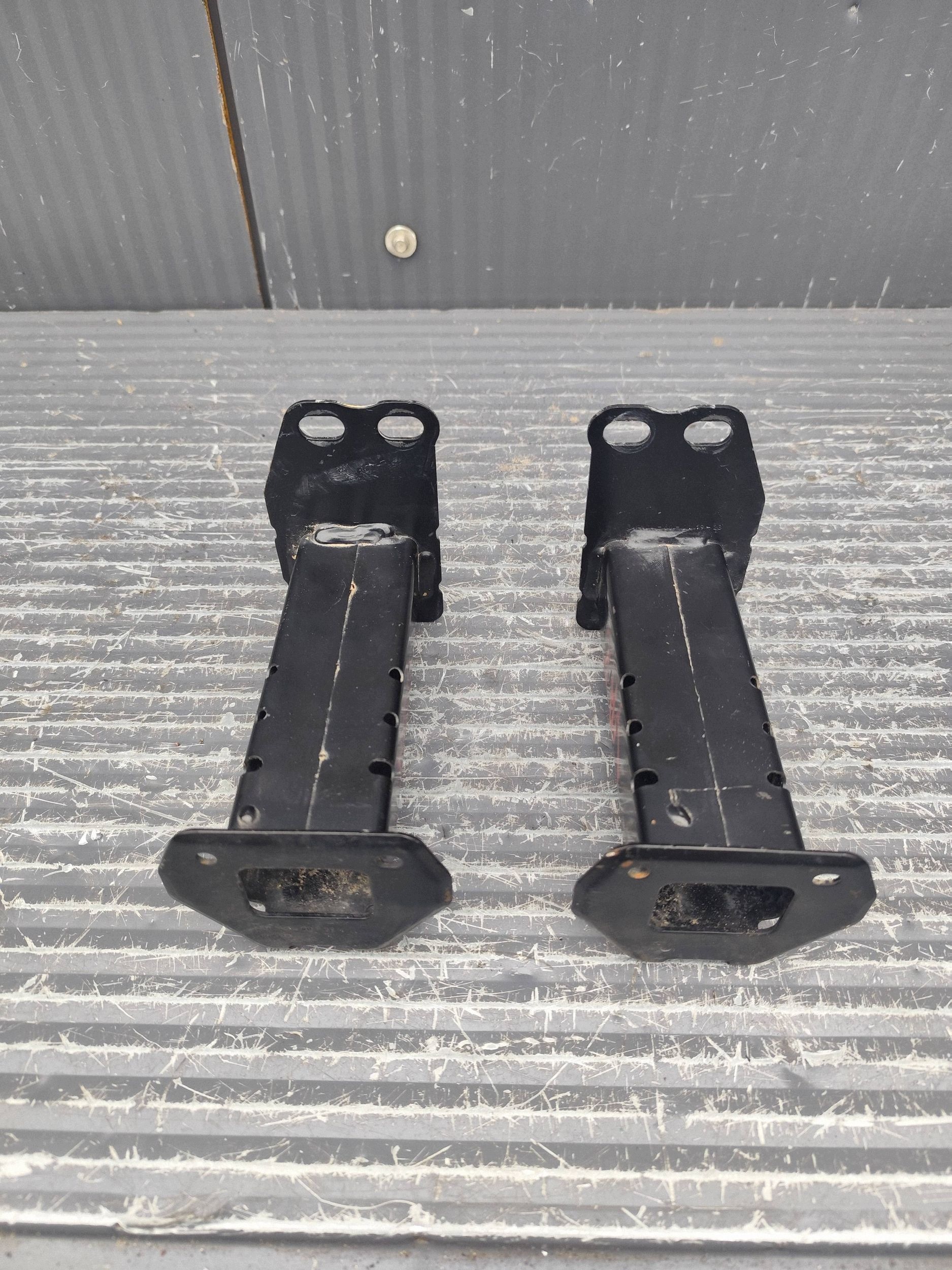 TOYOTA YARIS CROSS tip right left KOMPLET