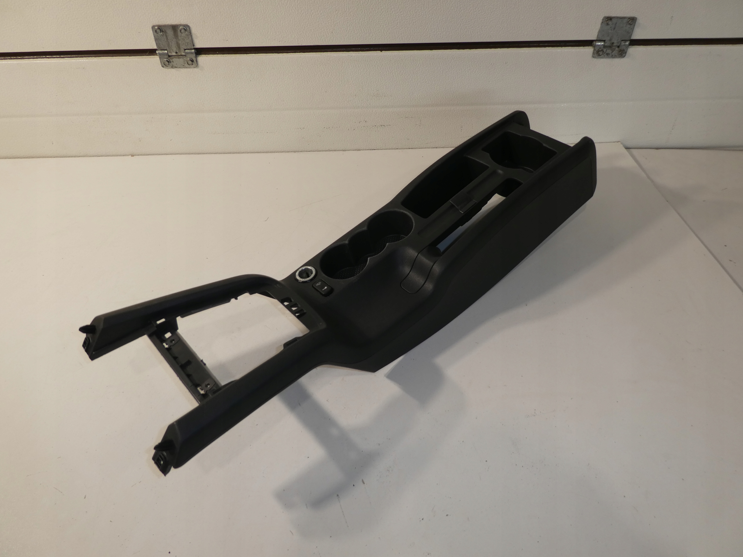 SKODA YETI LIFT TUNEL MITTE 1Z1863242