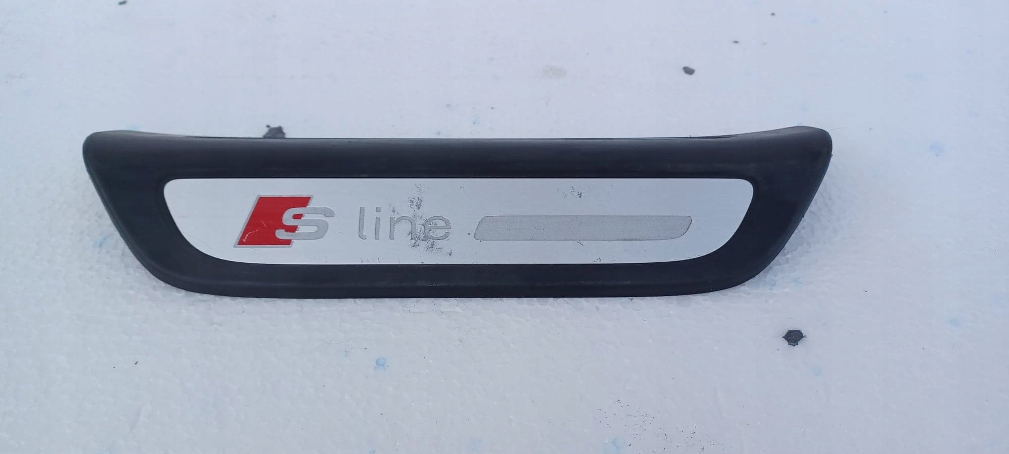 moulding threshold right AUDI Q3 8U 8U0853376A BCDE