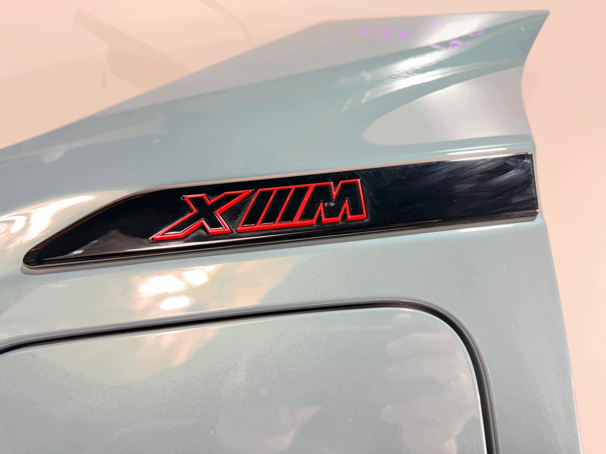 fender left front BMW XM G09 C5Y CAPE YORK GREEN METALLIC