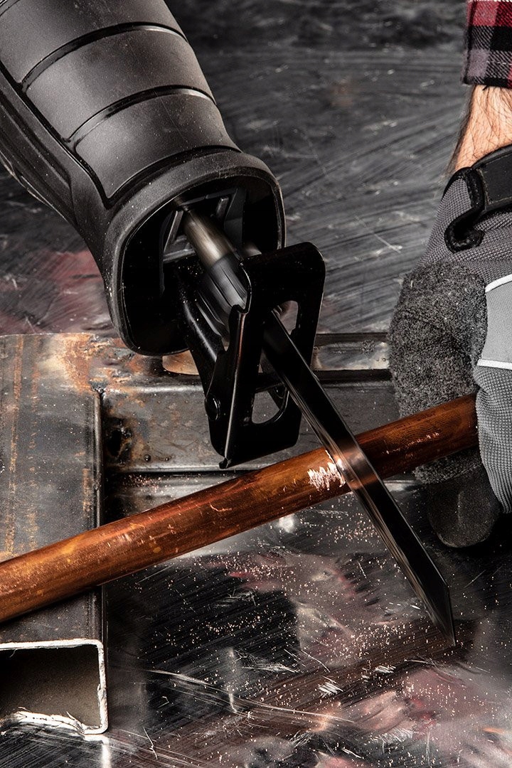 Pilarka szablowa piła szablasta elektryczna 710W + 2 brzeszczoty GRAPHITE Napięcie akumulatora 0 V