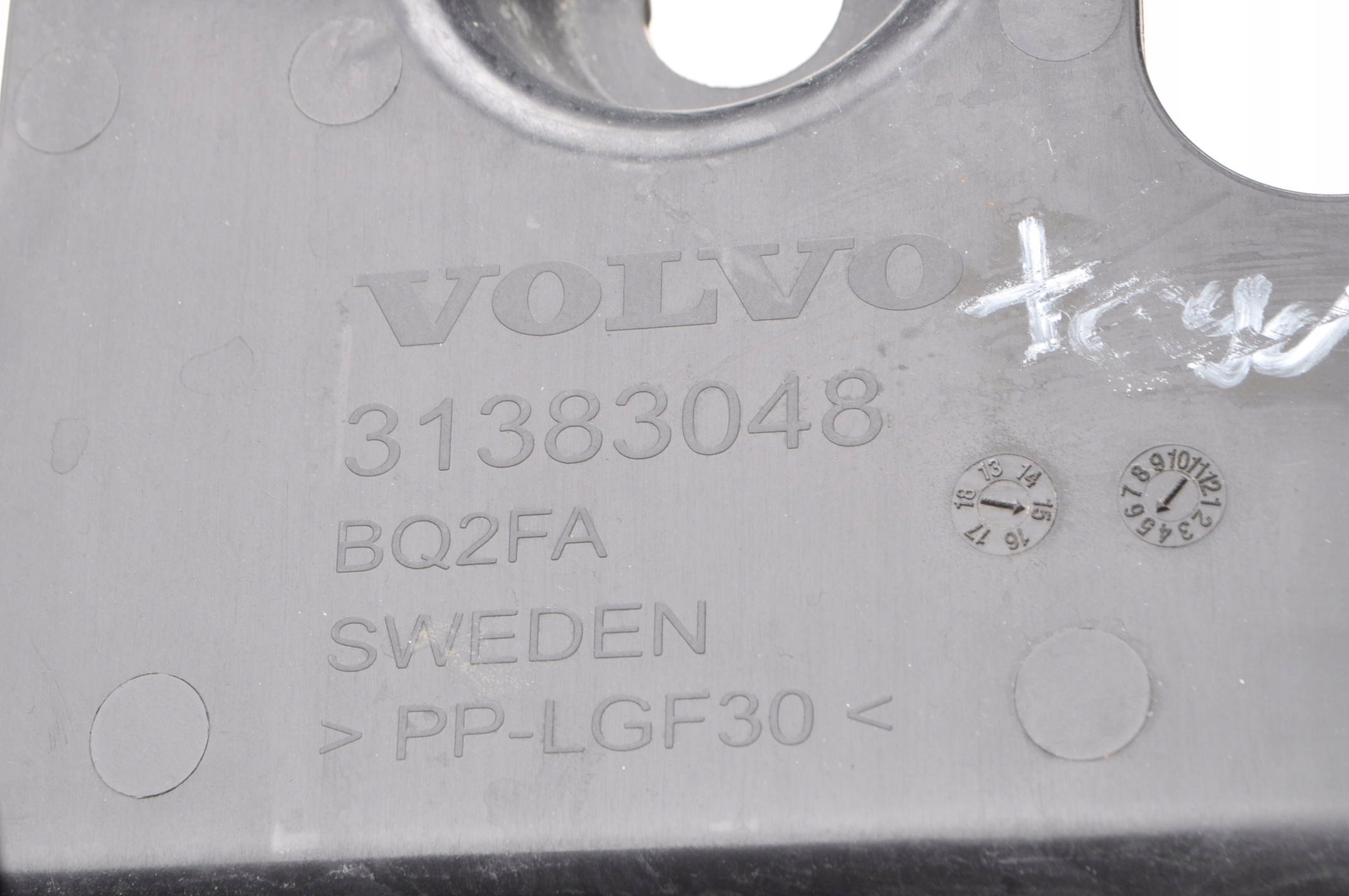 VOLVO XC90 II PODSTAWA AKUMULATORA 31383048 Producent części Volvo