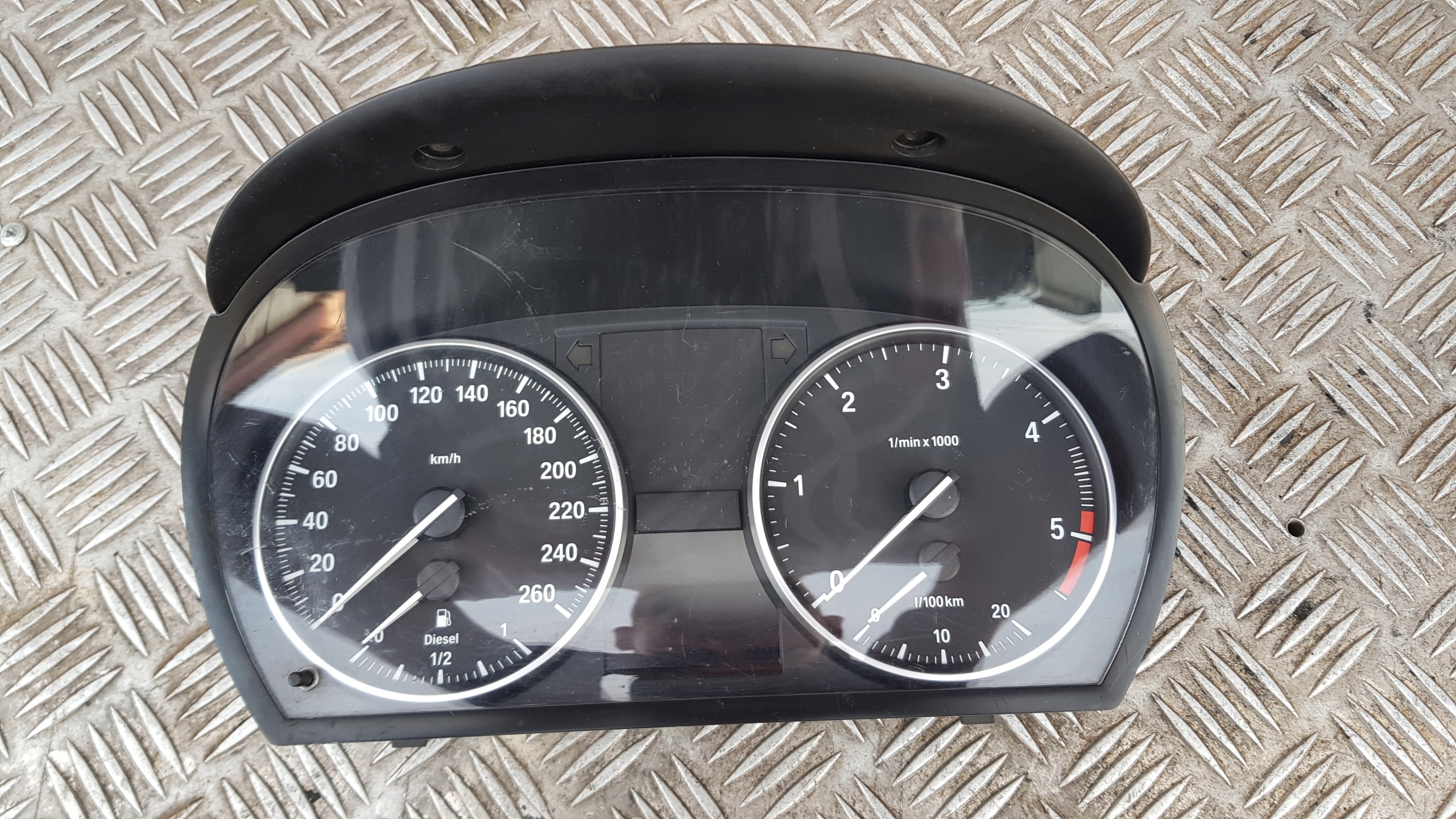 BMW E90 E91 2.0D dials clock 1025350