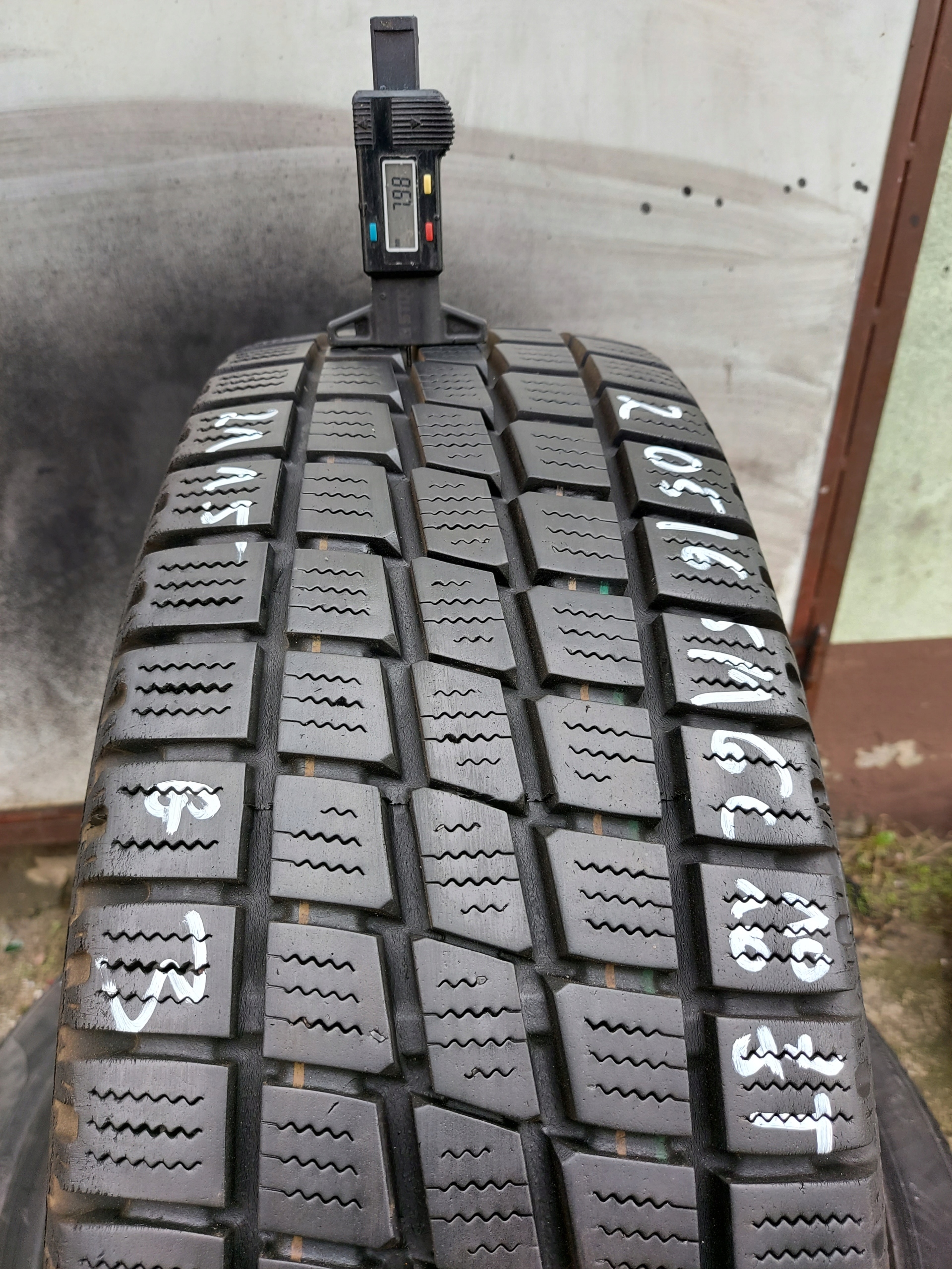 205/65 / 16C TOYO H08 8 мм 2015r 1шт