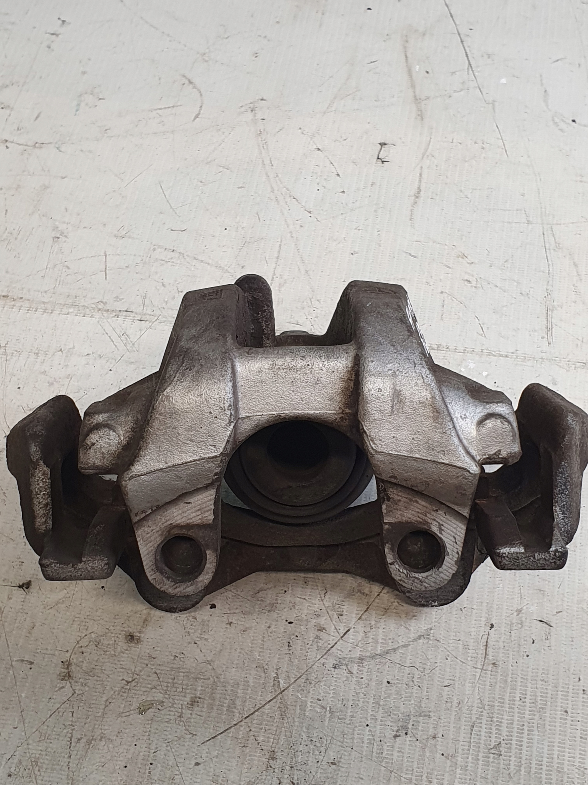 caliper brake left rear part MERCEDES W211 2.7CDI 03r.
