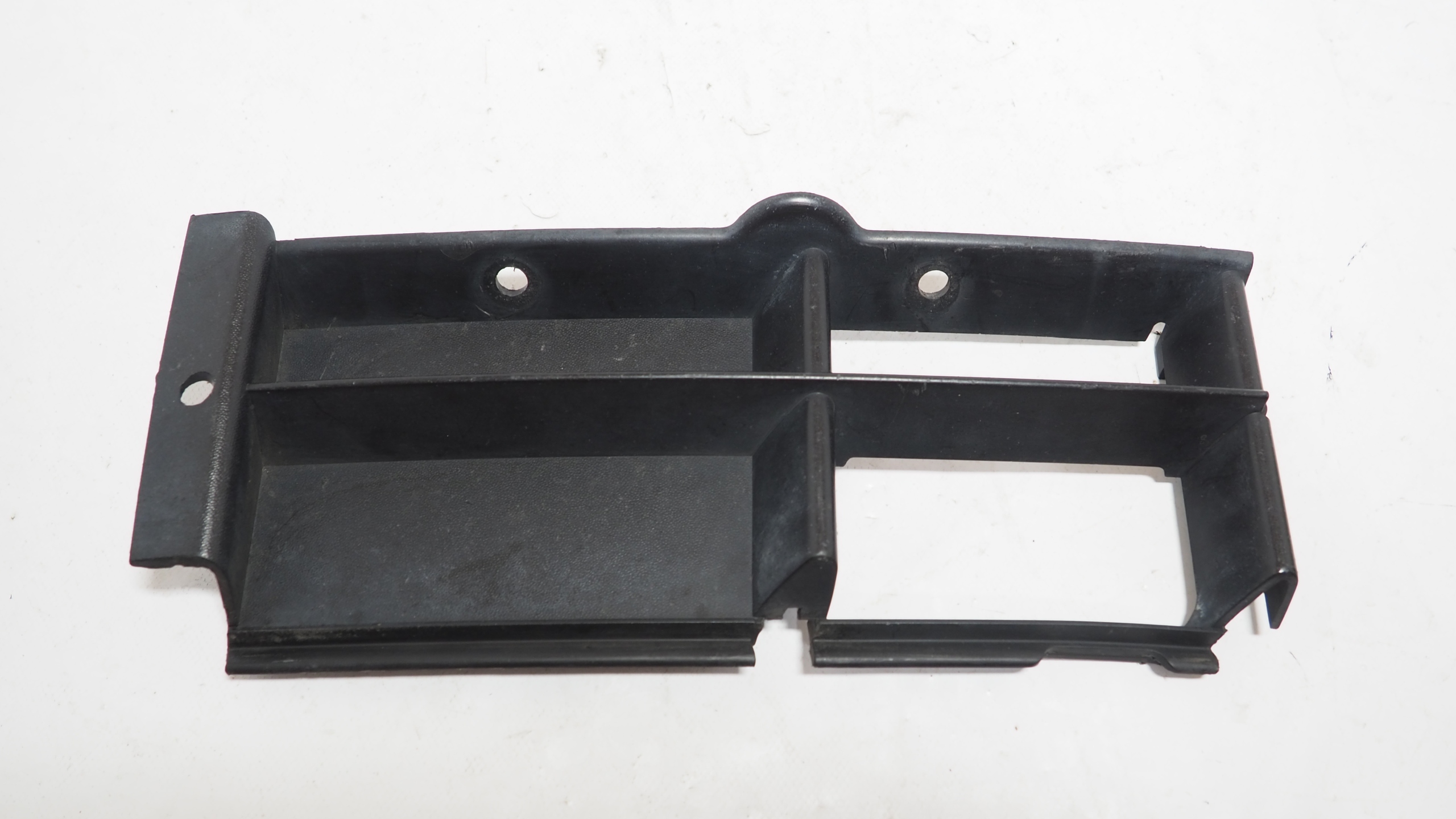 BMW 5 E39 grid of a bumper right front 8235640