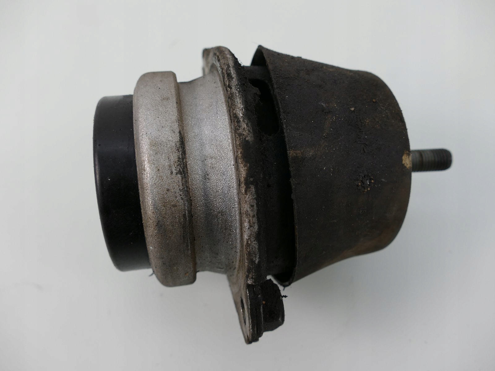 PORSCHE CAYENNE 9P 7L 4.5 T engine mount left