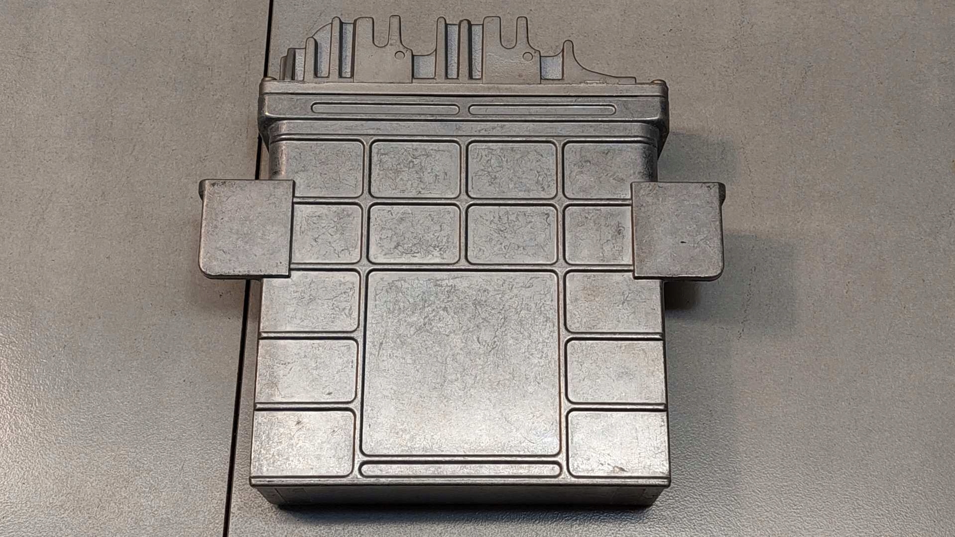 control unit of the engine VECTRA B 2.0 DTI 0281001335