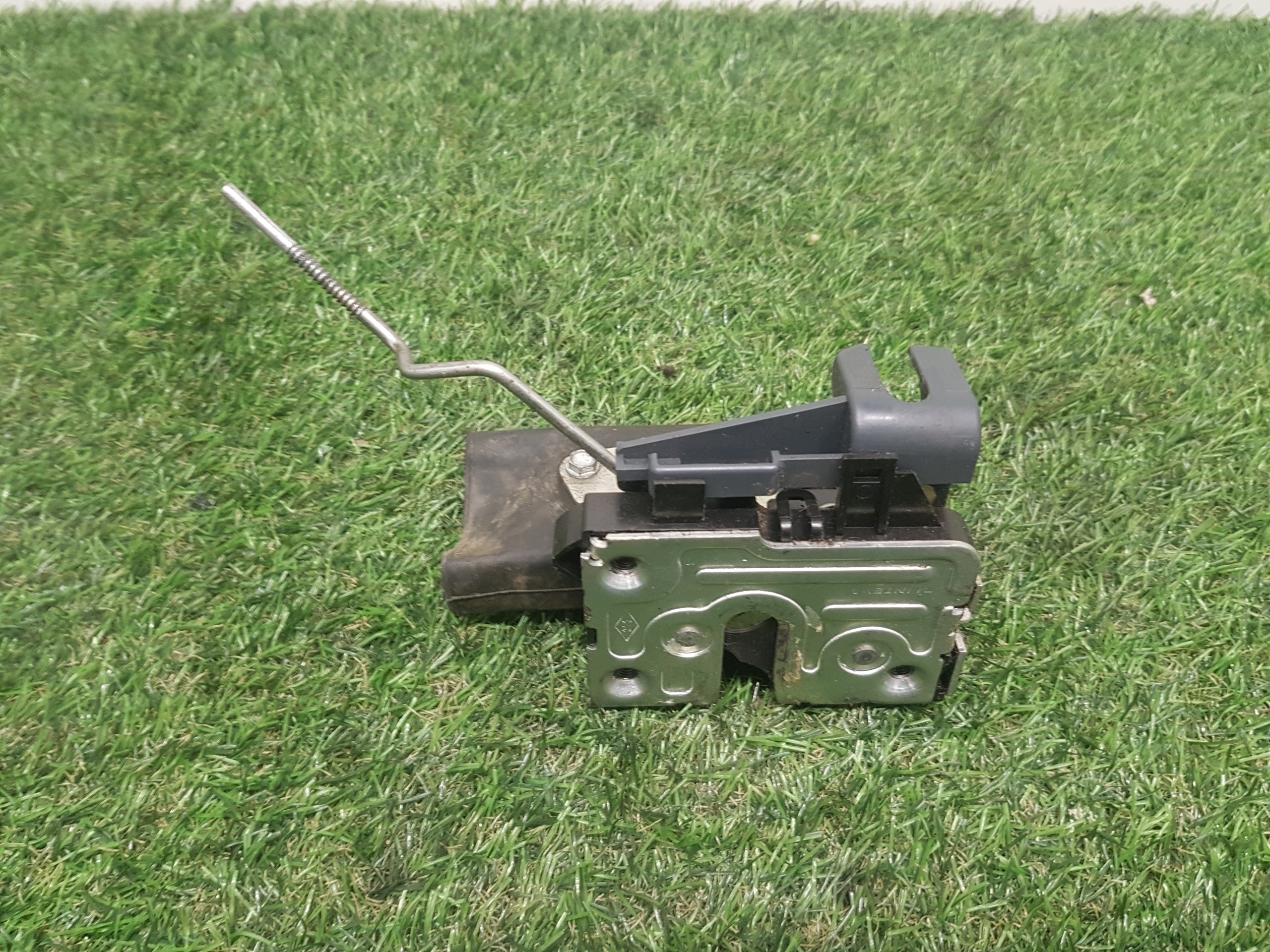 lock door left front DACIA DUSTER 8200735225