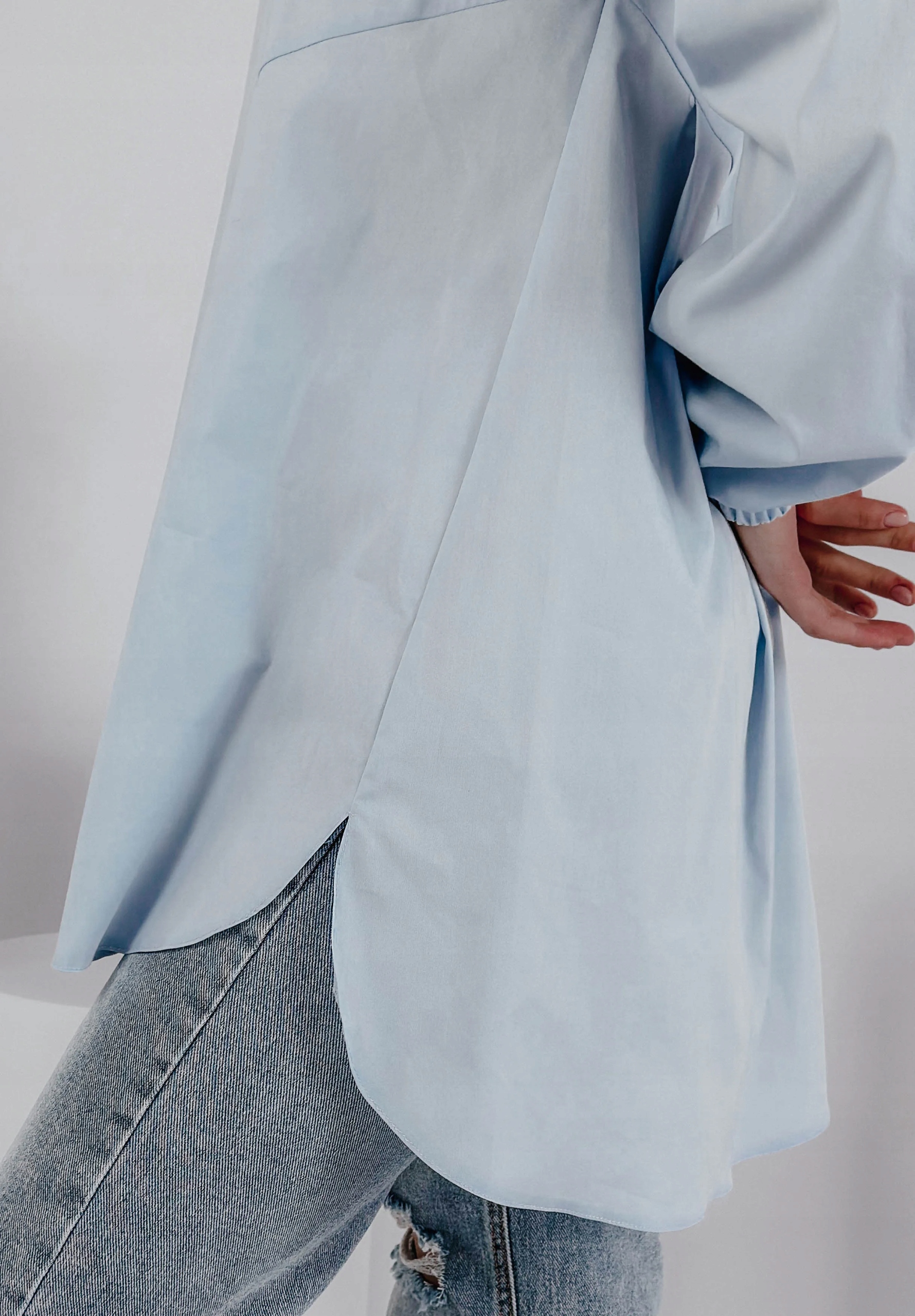 Koszula z odpinaną różą Nalani niebieska 3 Rękaw długi rękaw