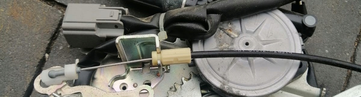 CHRYSLER TOWN COUNTRY ТРОС ЗАМКА ЛЮКА