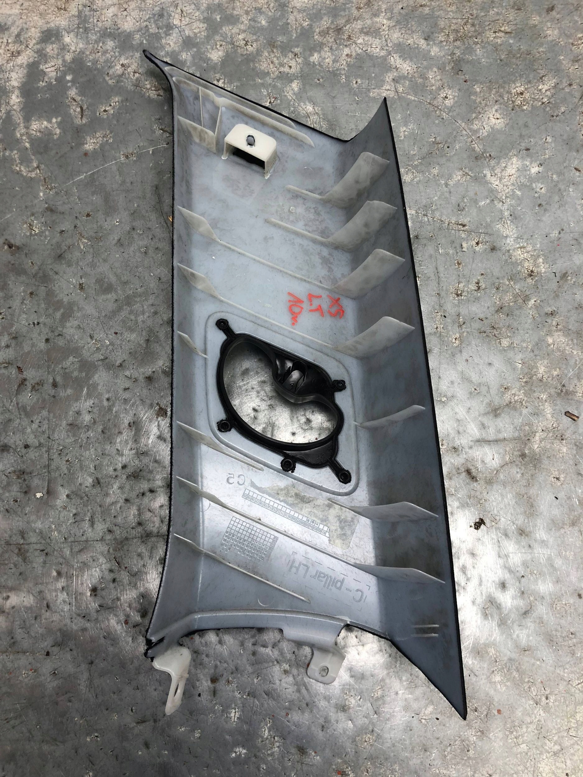 cover SLUPKA left rear part BMW X5 E70 6981709