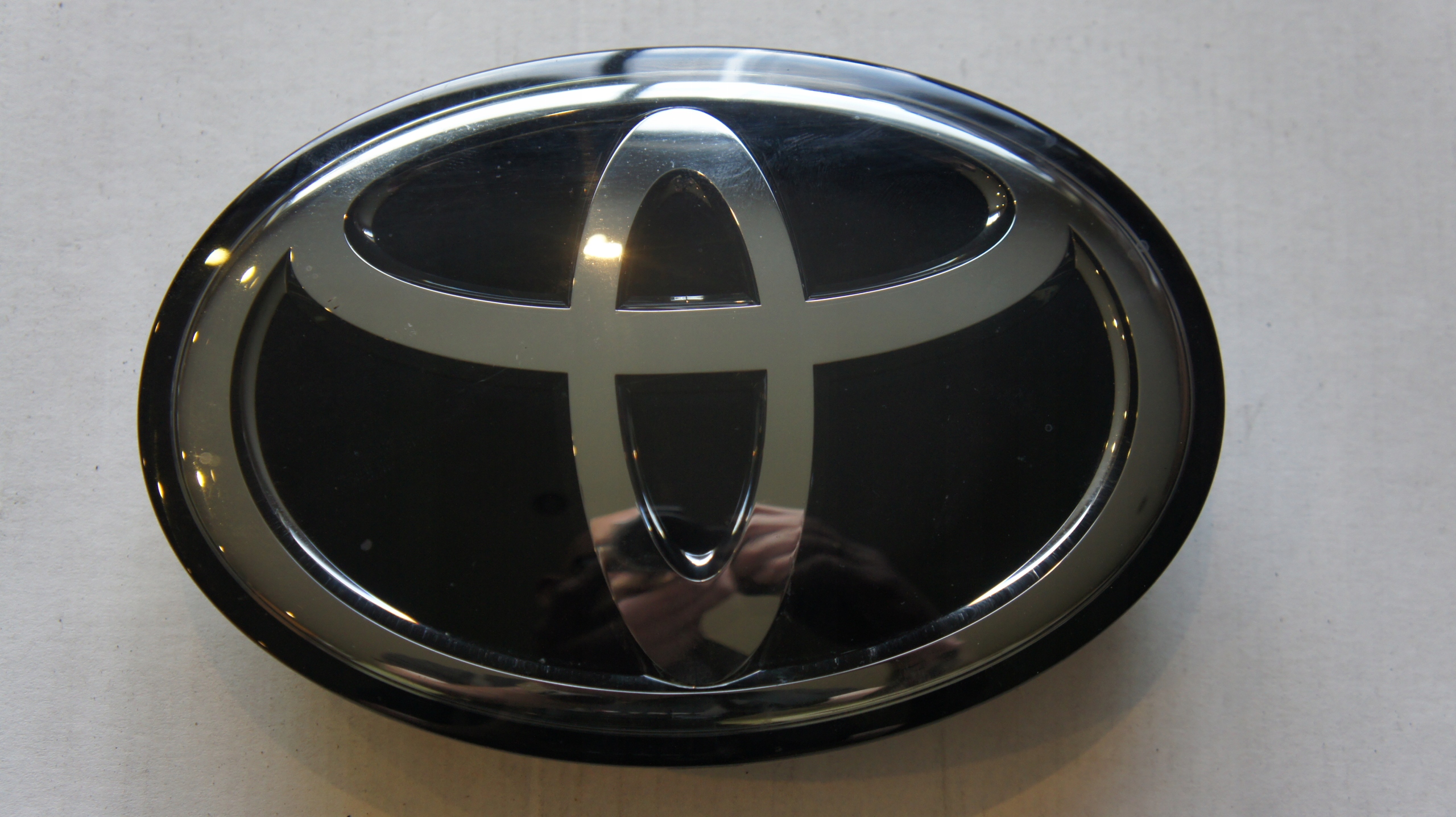 ZNACZEK LOGO POD RADAR TOYOTALAND CRUISER J150 17- HILUX 90975-02159 POZNAŃ