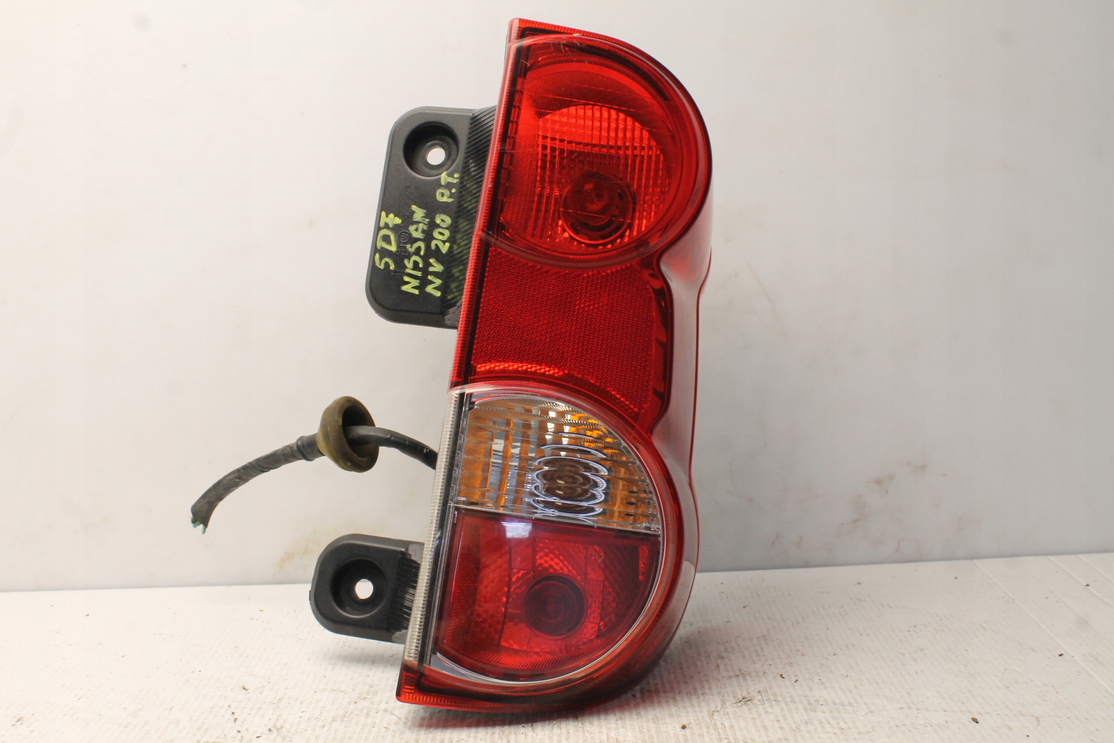 ФАРА ФАРА ПРАВА ЗАДНЯЯ ПРАВЫЙ ЗАД. NISSAN Nv200 09r-