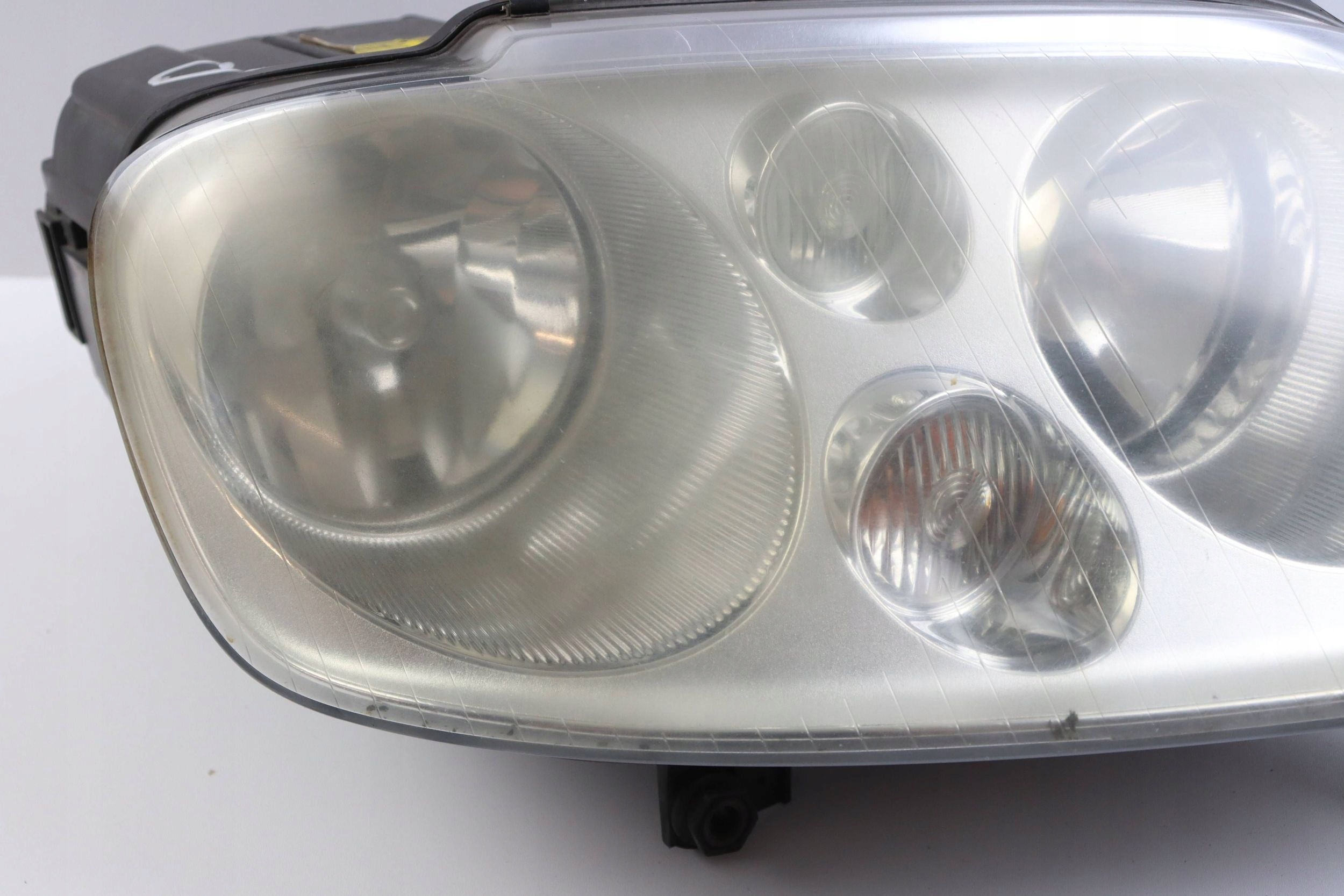 VW TOURAN and light front right front 1T0941006D 0301205202 EUROPA
