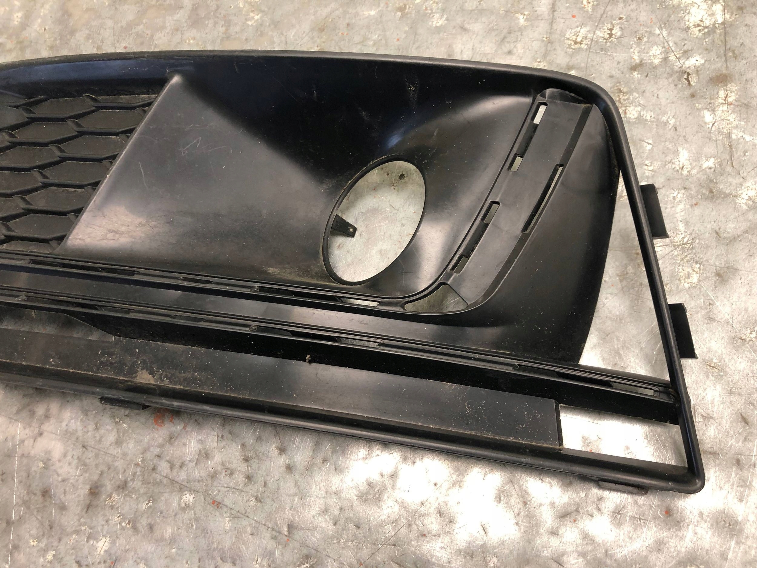 grid of a bumper left front S-LINE AUDI A4 B9 8W0807681G