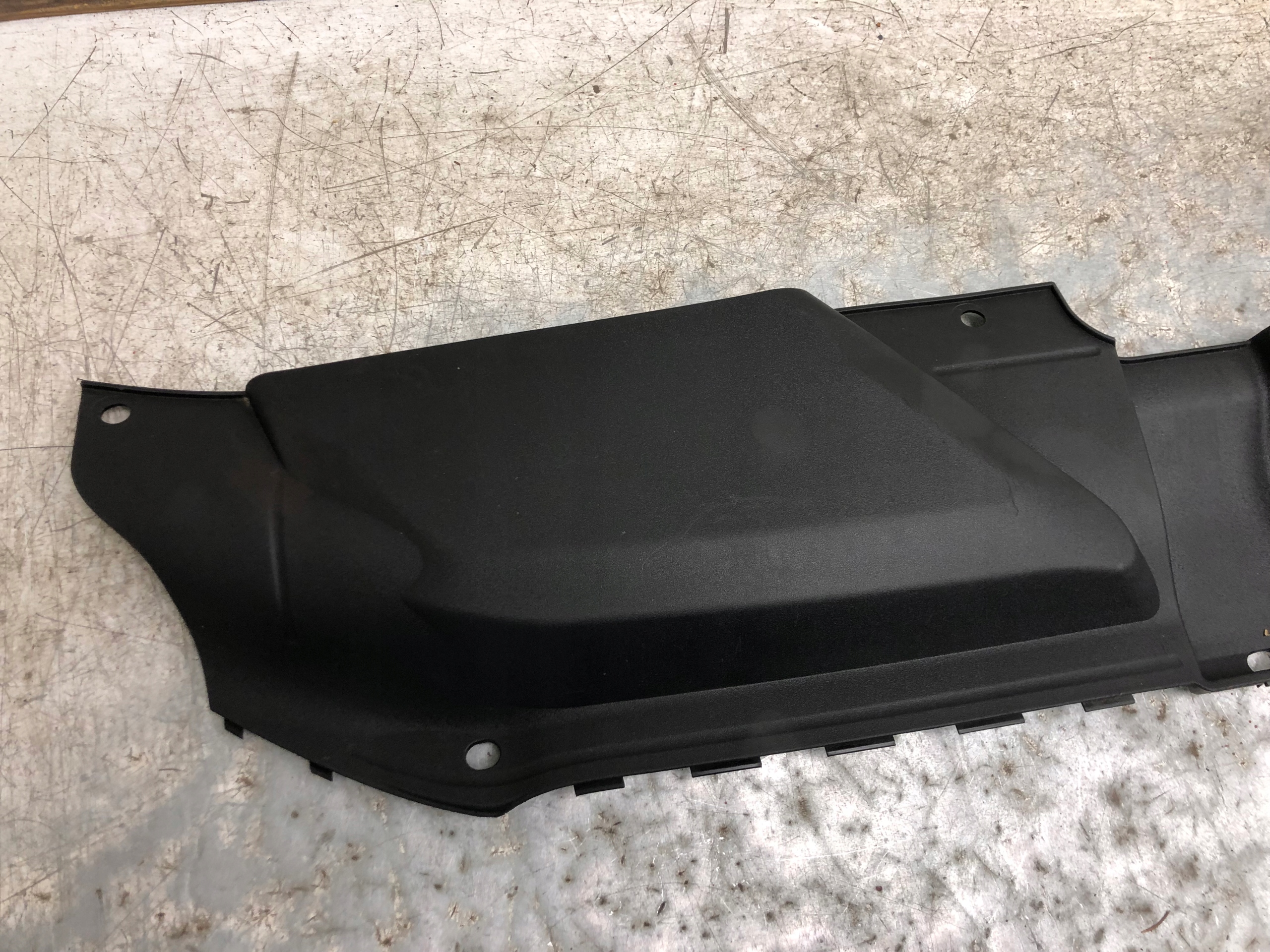 kryt stěny předního AUDI A4 B8 8K0807081