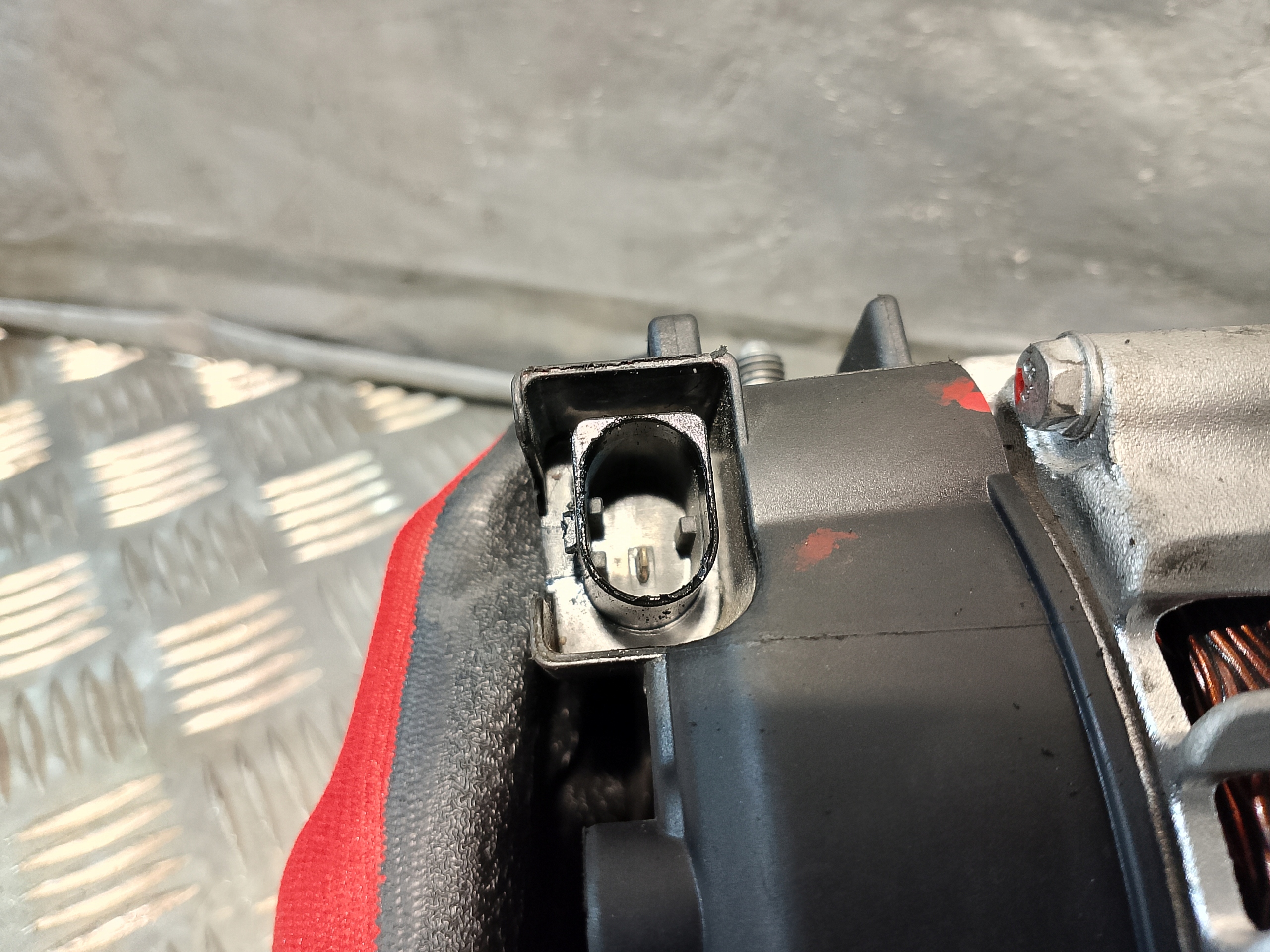 alternátor BMW E90 E91 2.0 B