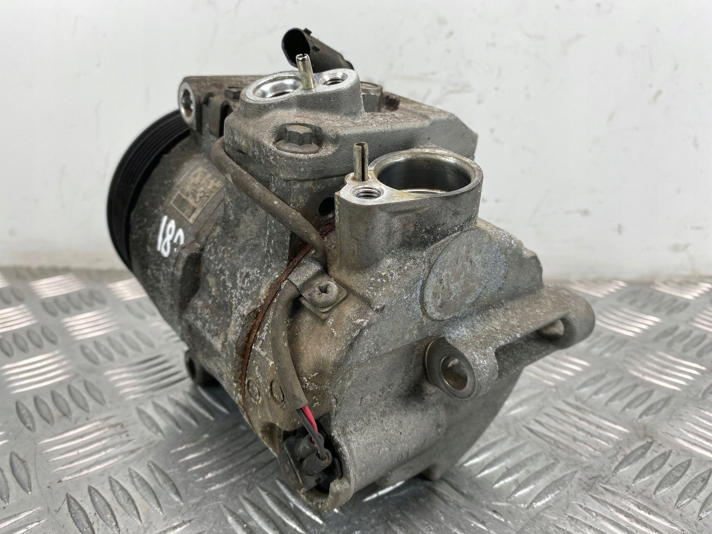 Mercedes E 350 W212 compressor; compressor of the air conditioning A0022303111