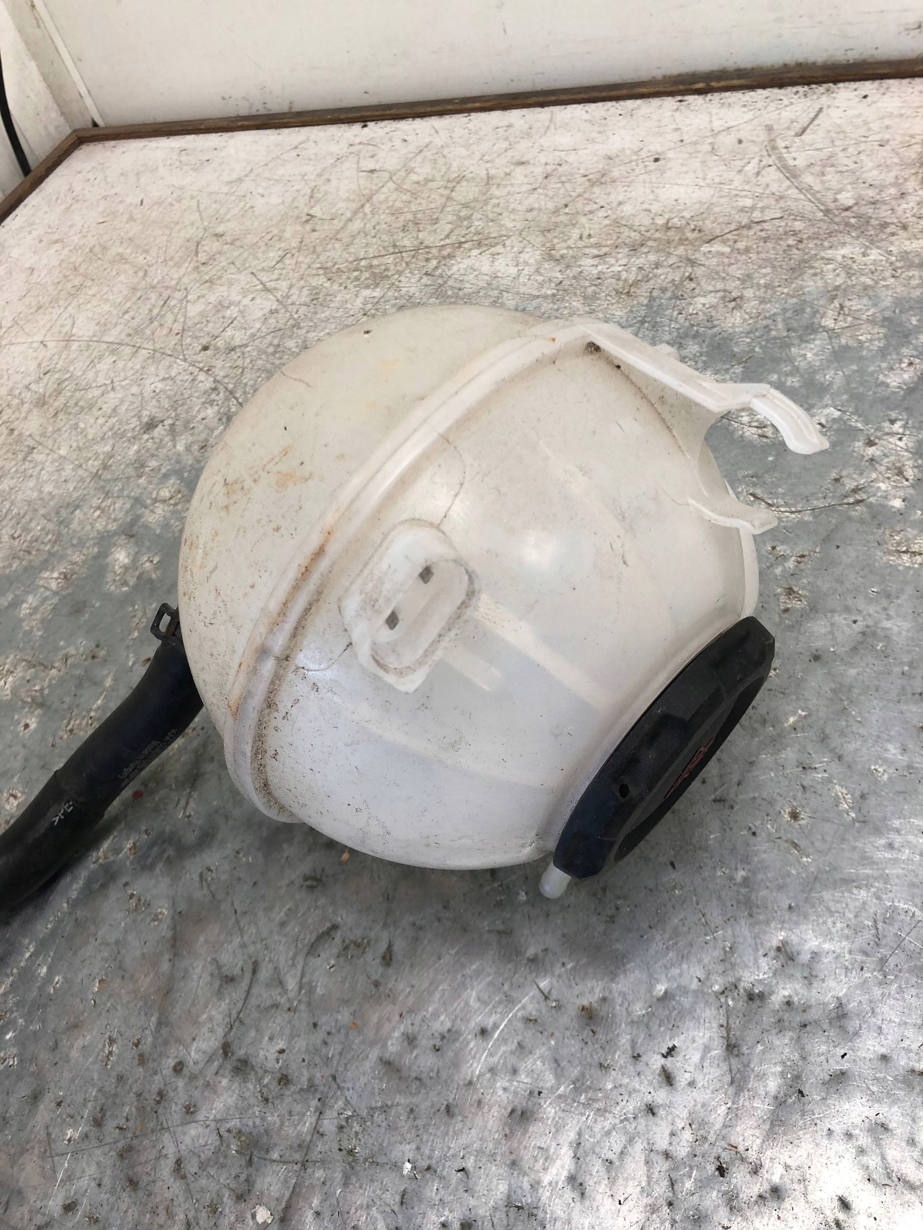 Réservoir eau VW TIGUAN 1K0121407A 5N0121109F