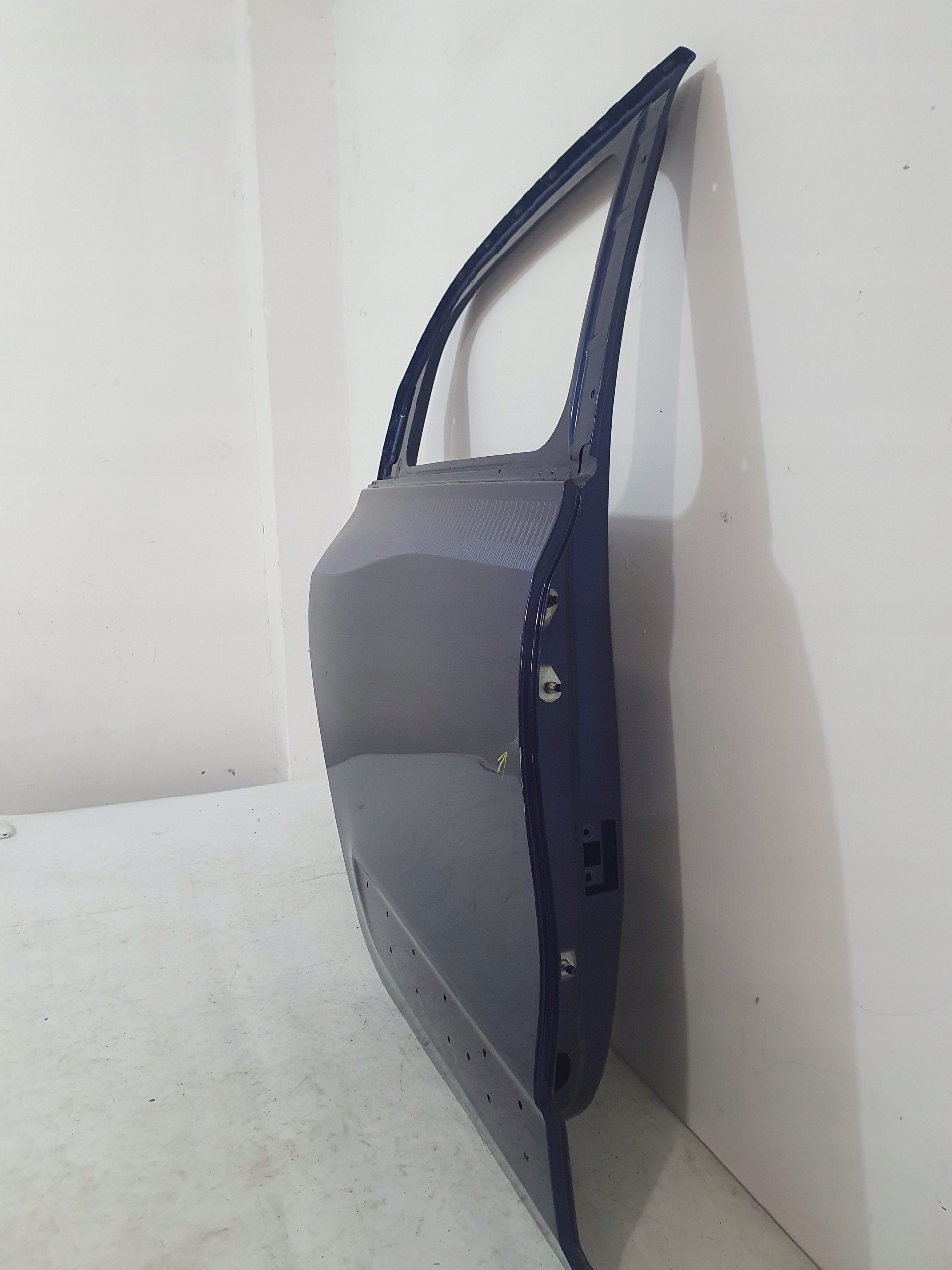 RENAULT TWINGO III 14- door right rear part rear. right