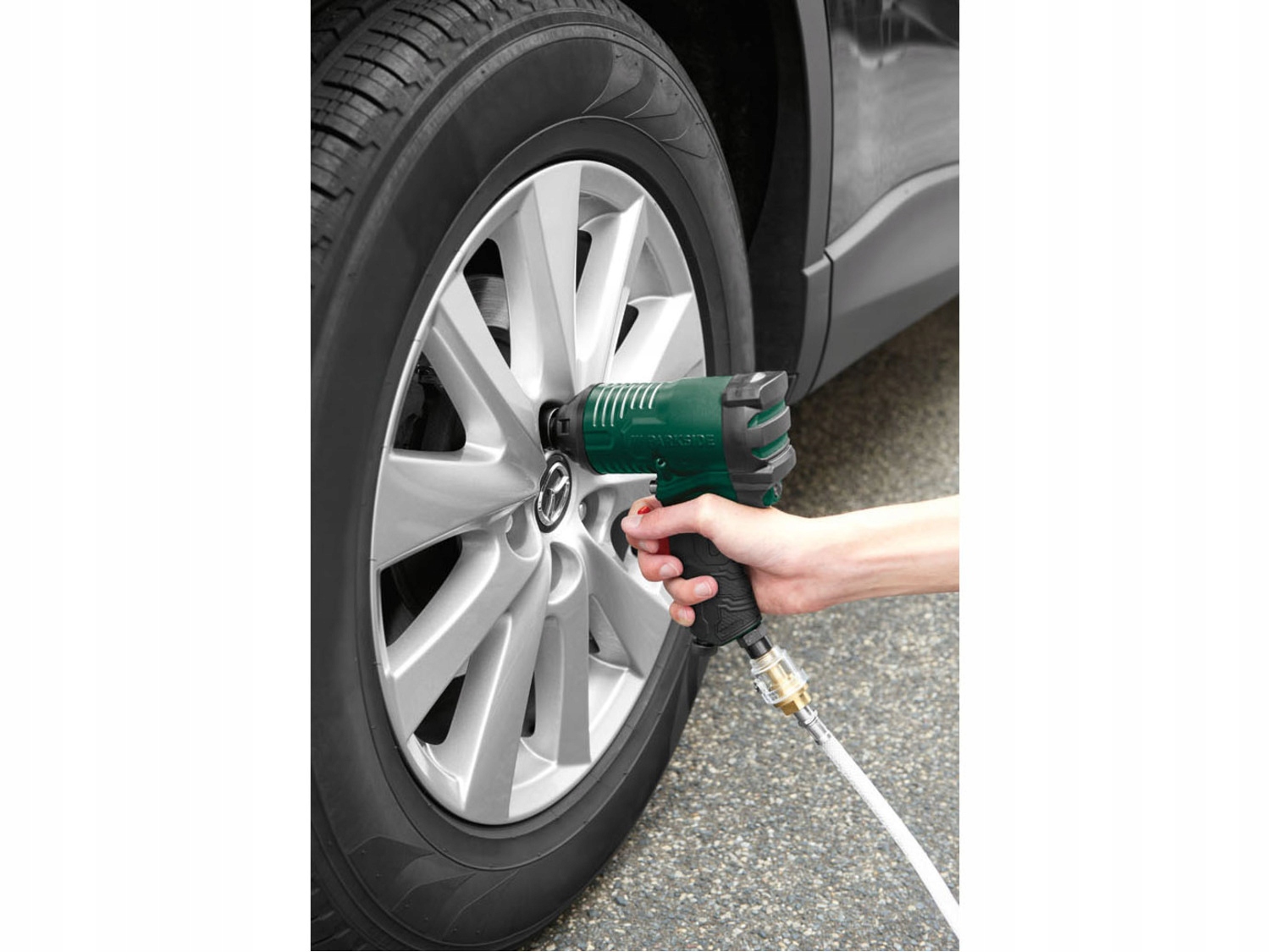 Klucz udarowy pneumatyczny 1/2" 310 Nm + nasadki Pojemność akumulatora 1 Ah