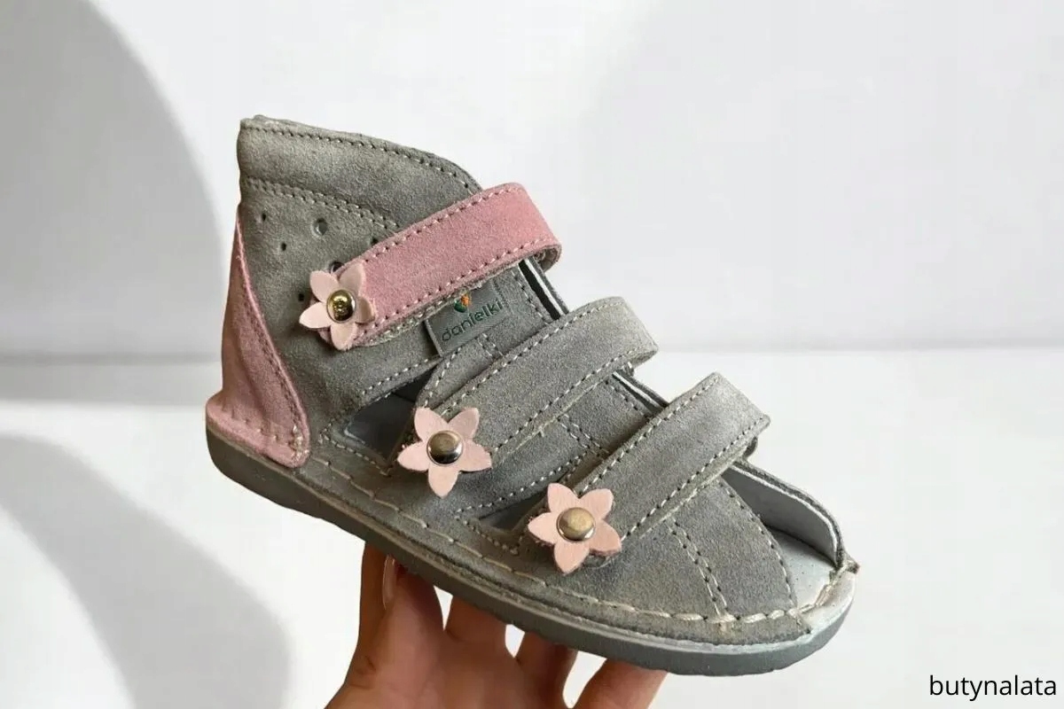 Danielki profilaktyczne buty S124 skórzane kapcie do przedszkola R30 Płeć dziewczynki