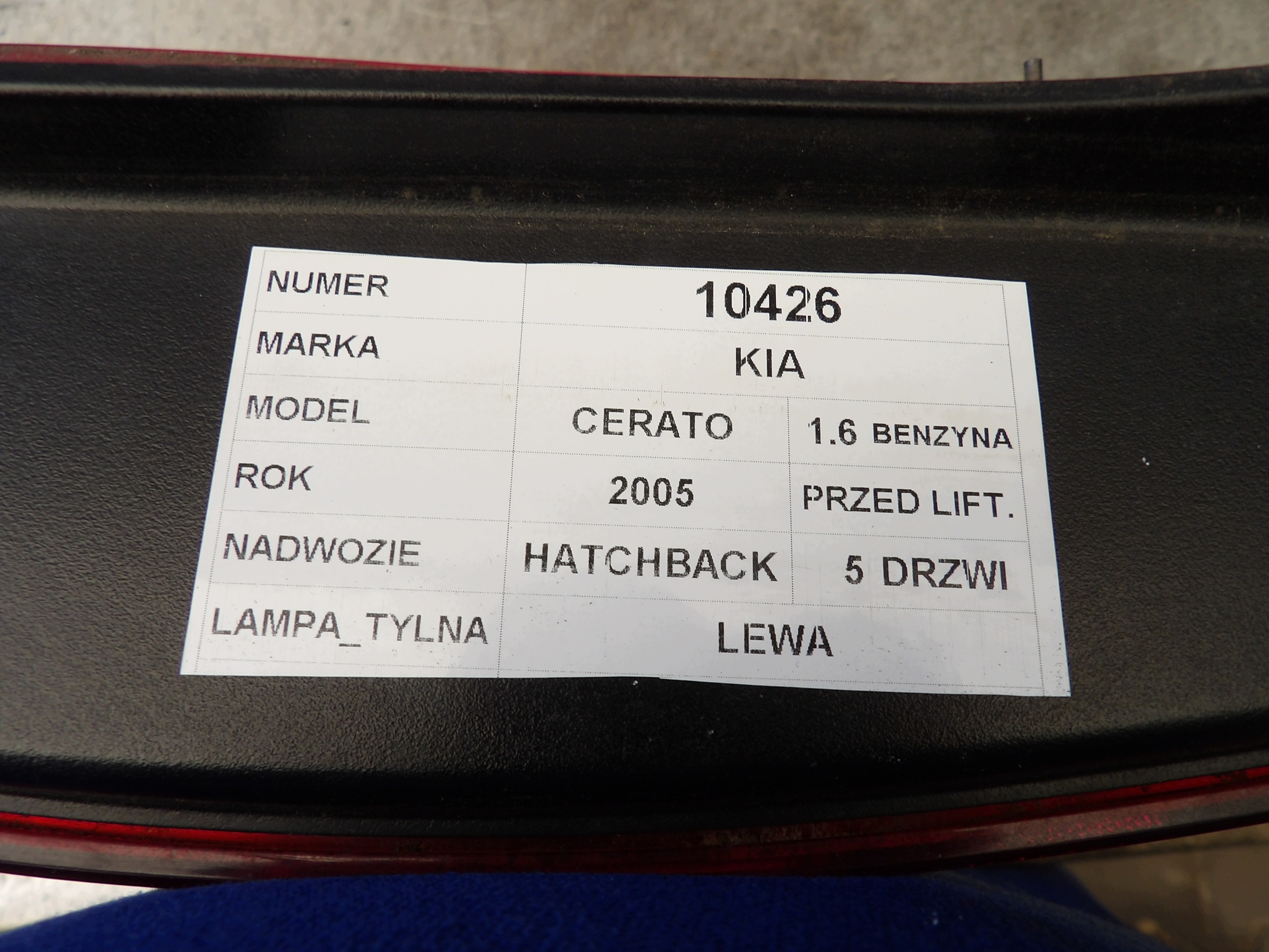 Kia Cerato and light rear left HB