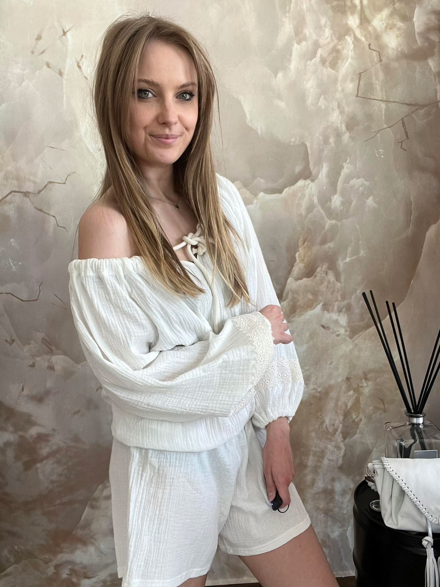 BY O LA LA...! KOMBINEZON MUŚLINOWY ŚMIETANA L 40 Kolor biały