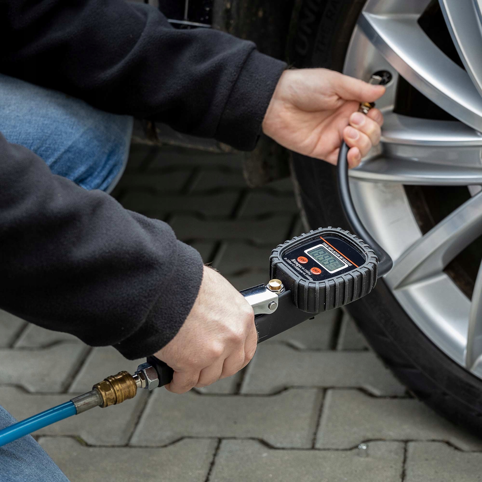 Pistolet do pompowania kół Cyfrowy LCD Marka TC Technic