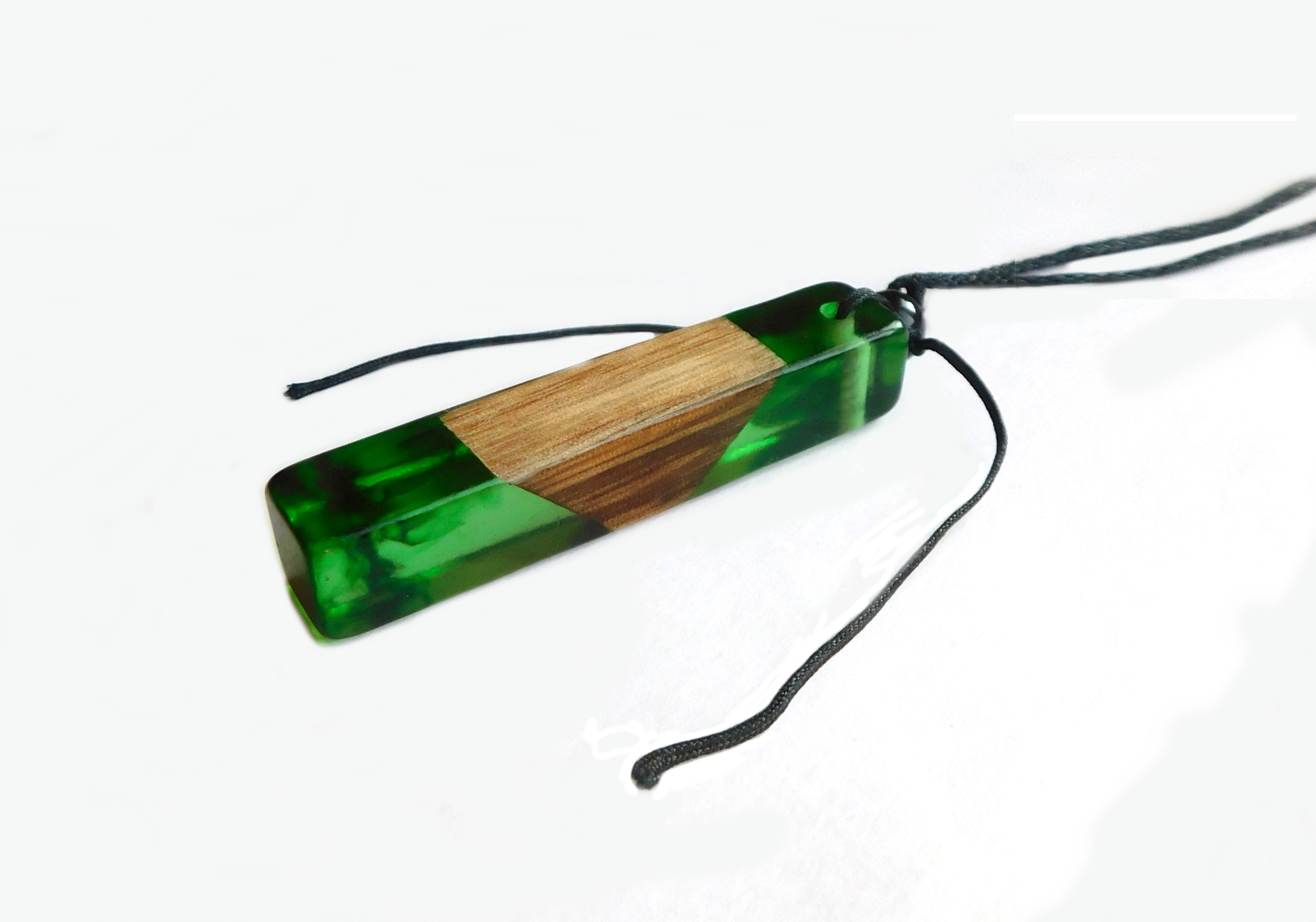 

Jedyny taki na Allegro ekonaszyjnik drewno-żywica