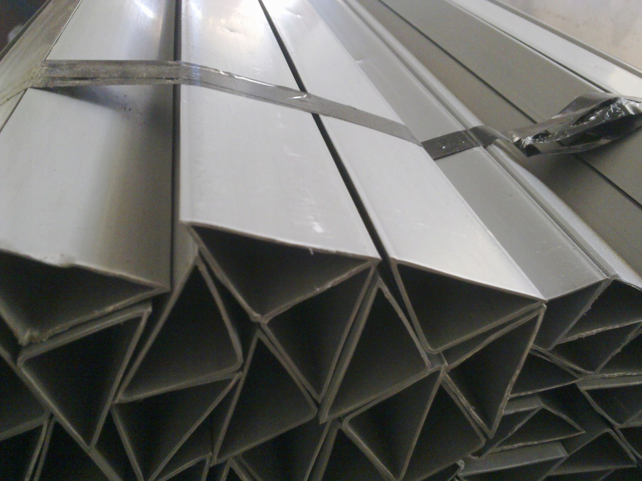 Listwa trójkątna fazująca 30x30 mm op. 50m dł.2,5m Marka inny