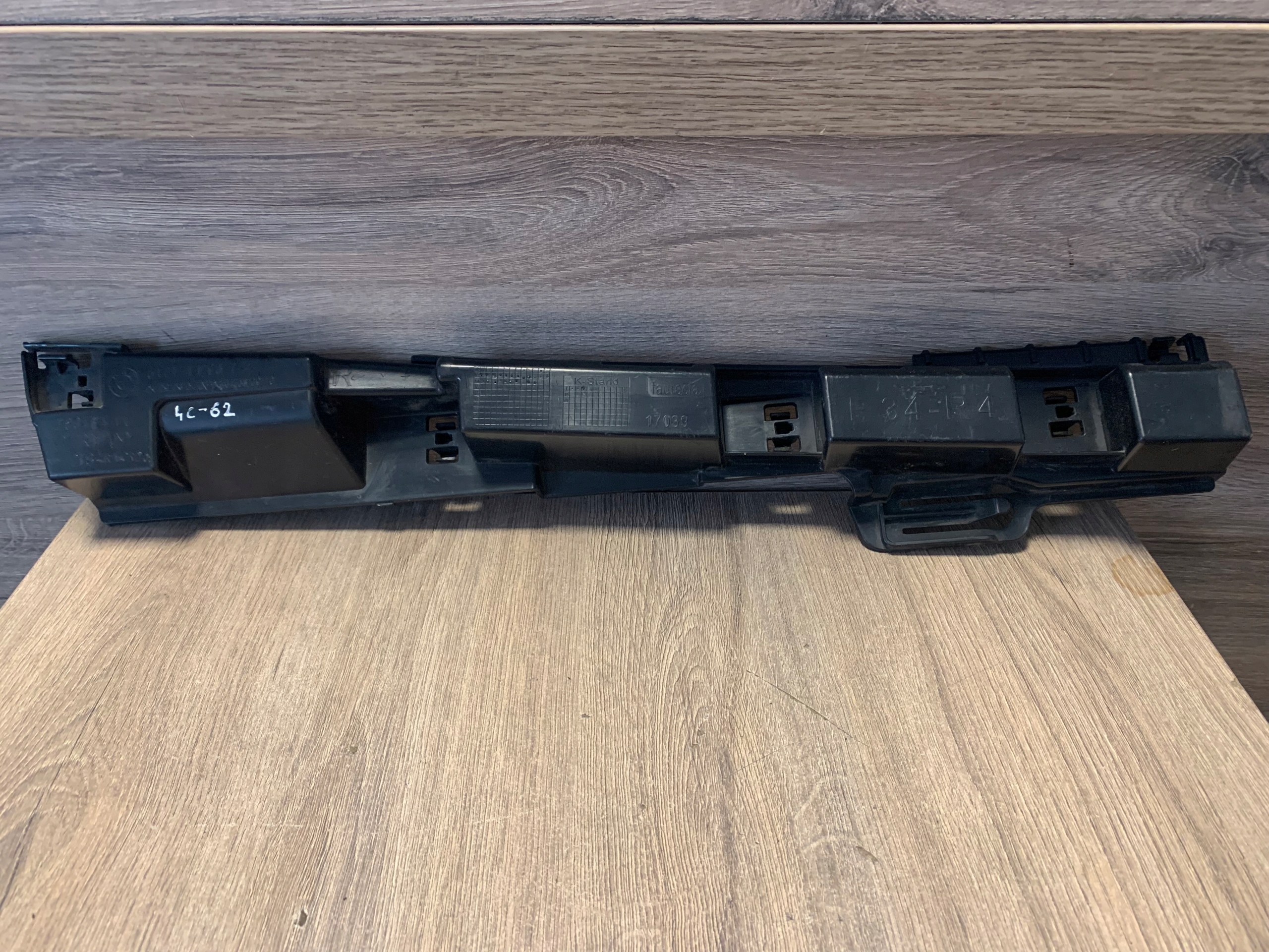 ŚLIZG LISTWY PROGOWEJ PRAWY BMW 3 F34 7293744