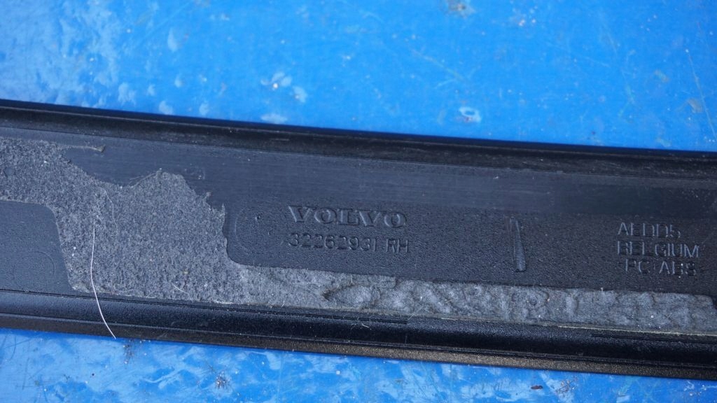 VOLVO XC40 RECHARGE - Destro modanatura parafango