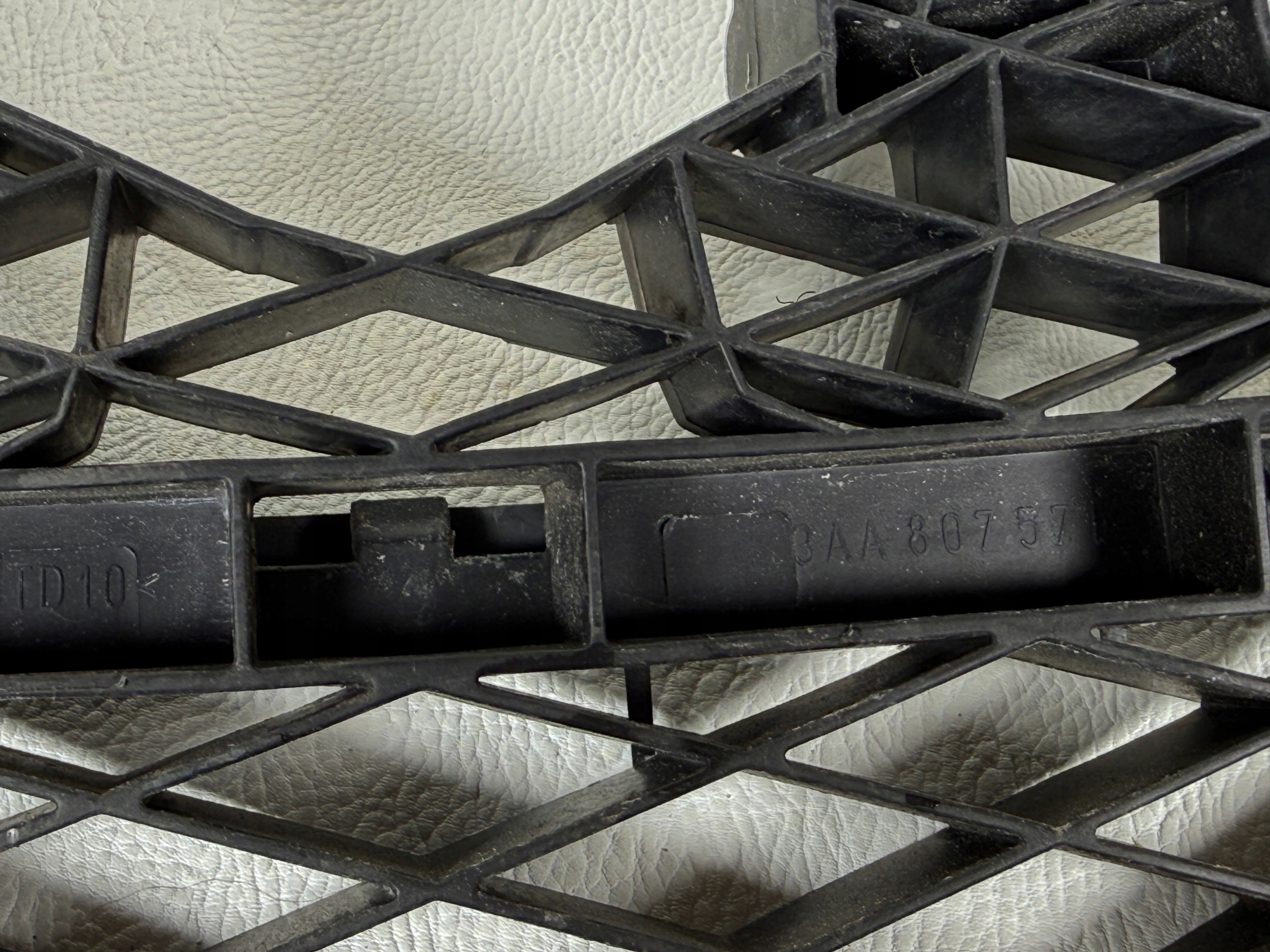 Volkswagen Passat B7 holder pillar 3AA807571