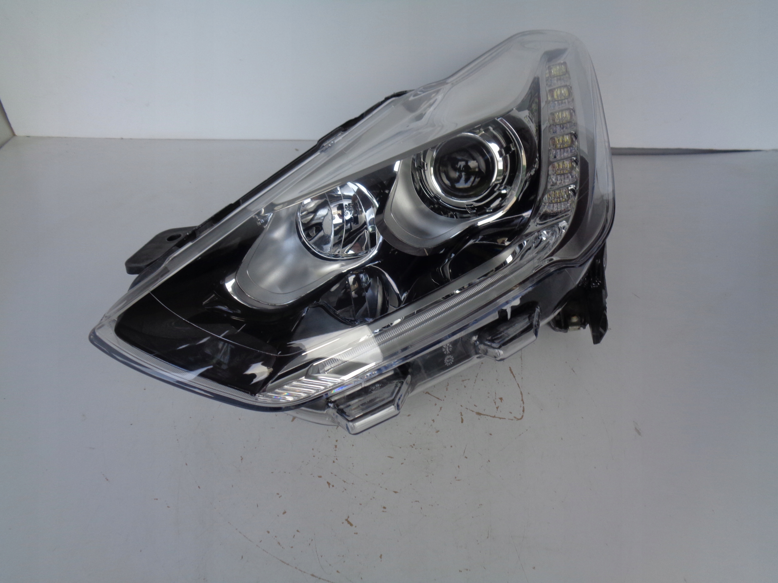ФАРА ЛЕВА ФАРА CITROEN Ds5 11- КСЕНОН LED