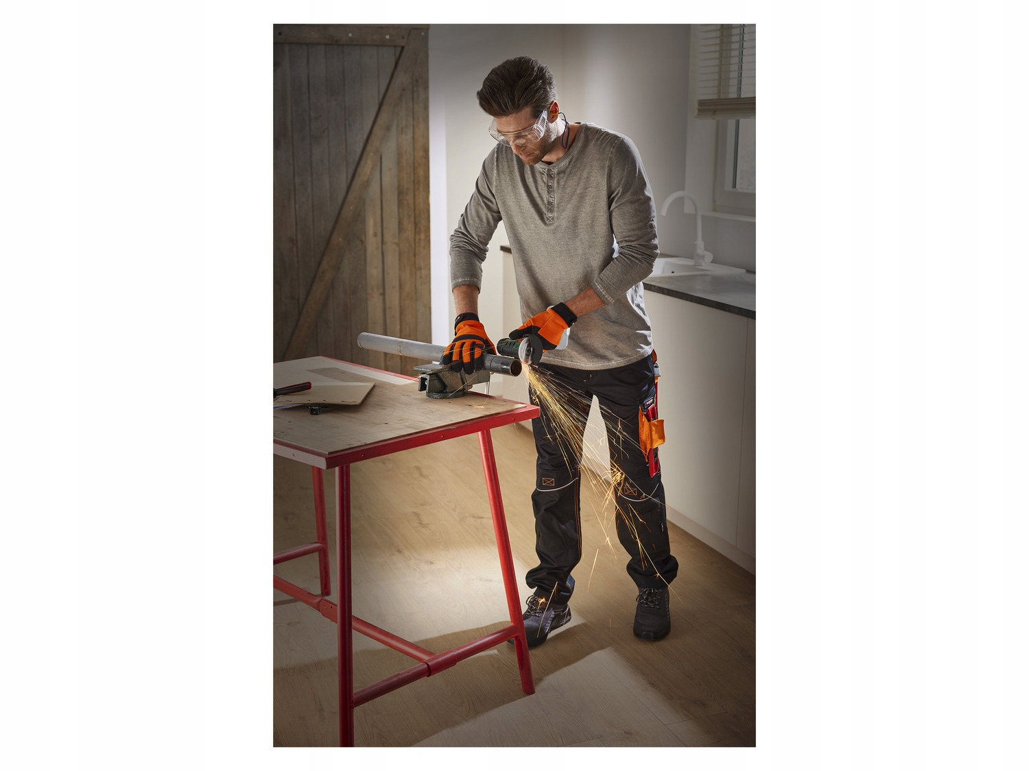 Parkside Akkumulátoros sarokcsiszoló Ø76mm 20V BŐRÖND TÁRCSA Berendezés tömege 0.78 kg