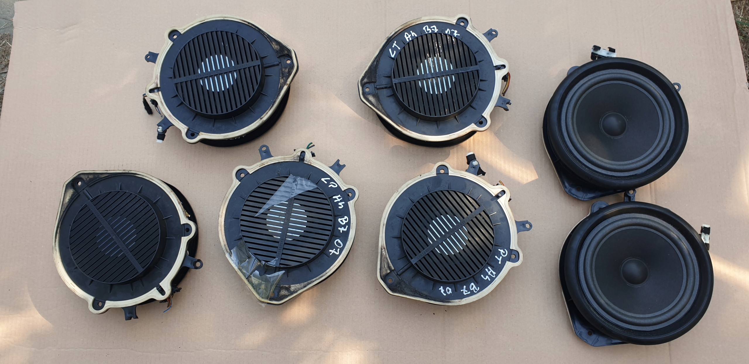 speaker AUDI A4 B7 SEAT EXEO 8E0035411