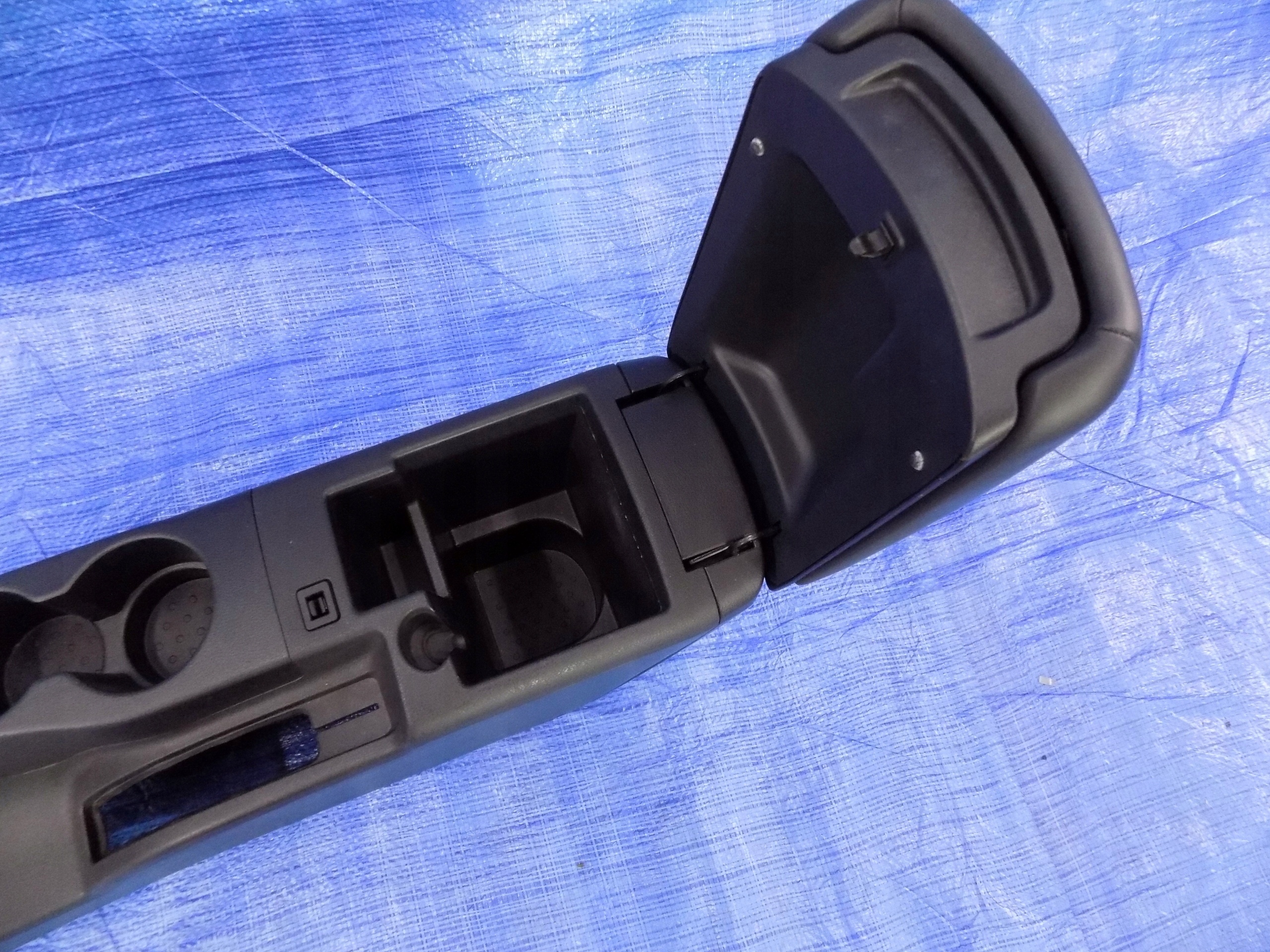TUNEL central armrest QASHQAI J10 2,0 DCI