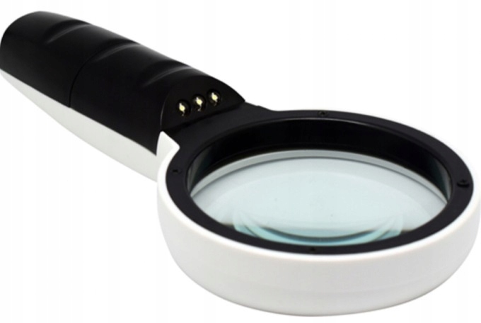 LUPA LED PODŚWIETLANA DO CZYTANIA SZKŁO POWIĘKSZAJĄCE 5X 95mm 3x LED Model Lupa
