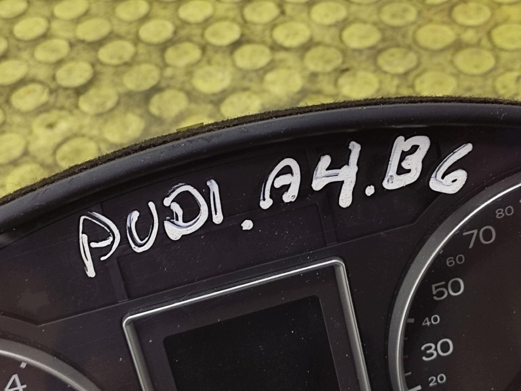 AUDI A4 B6 budíky 8E0920900G