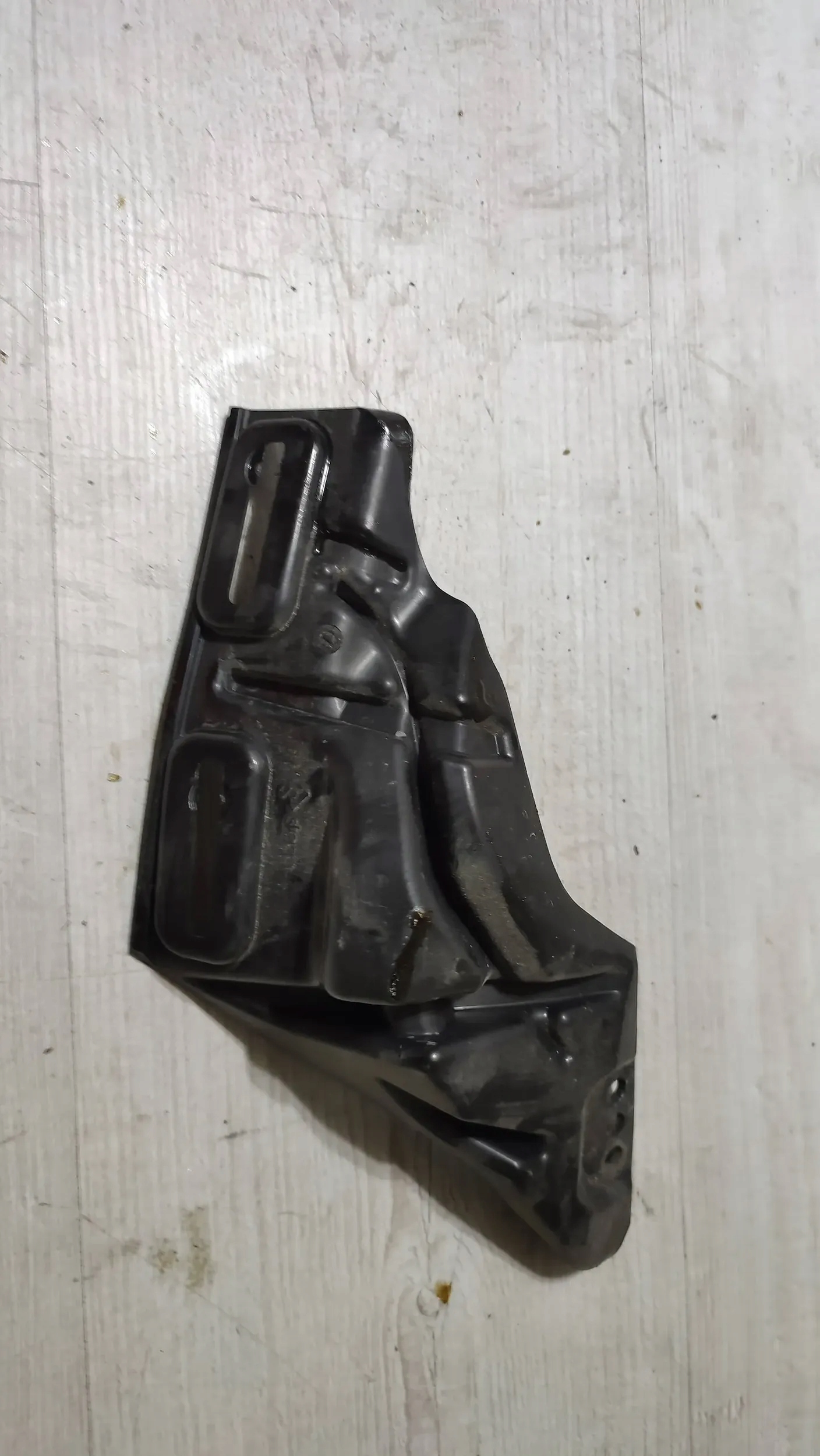 Opel Corsa F 1.2 22r. front side left bracket holder