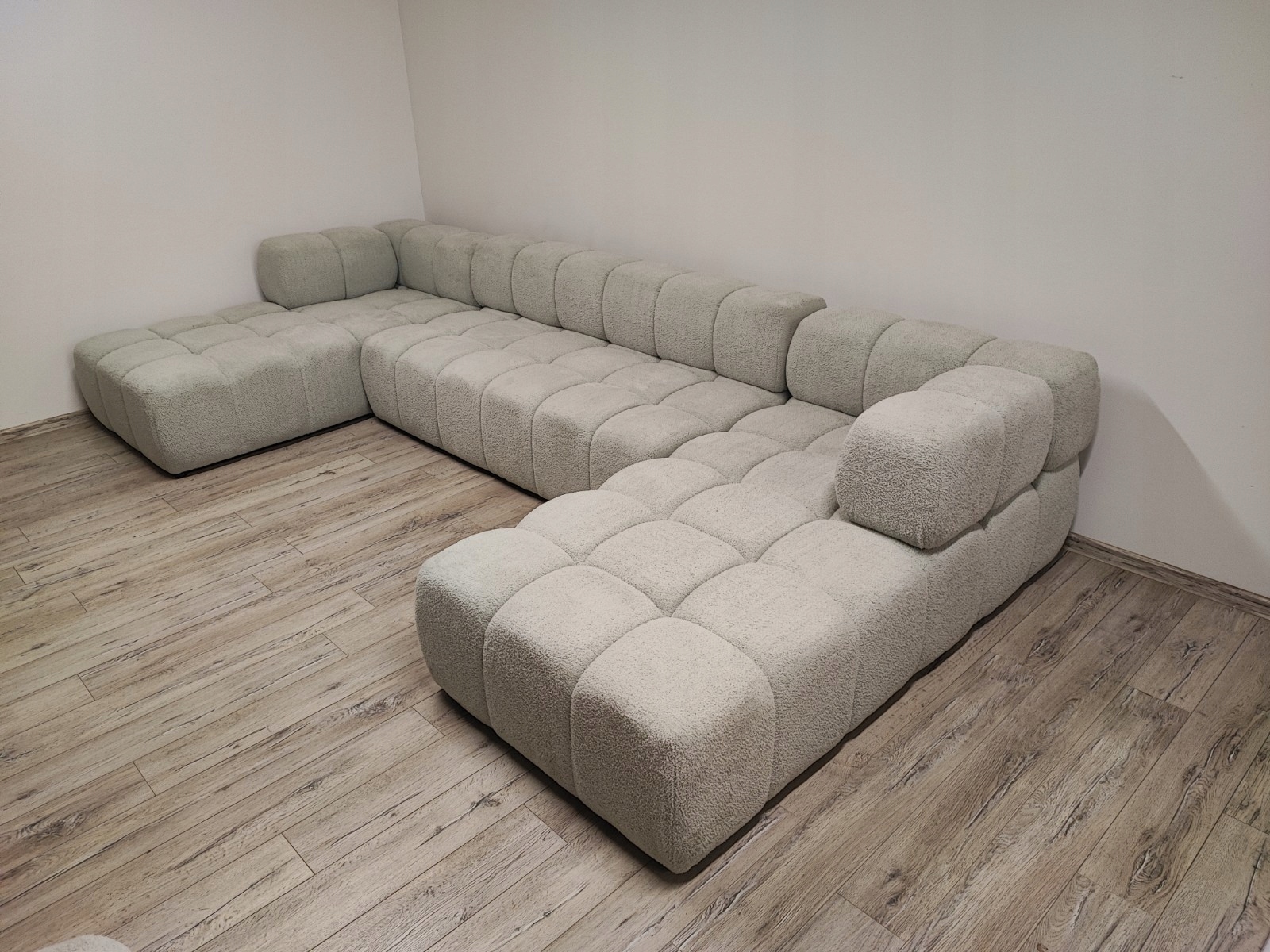 Moderní Prošívaný Rohová Sedací Souprava Do Obývacího Pokoje Rohová Sedačka CLIXI U 369 CM