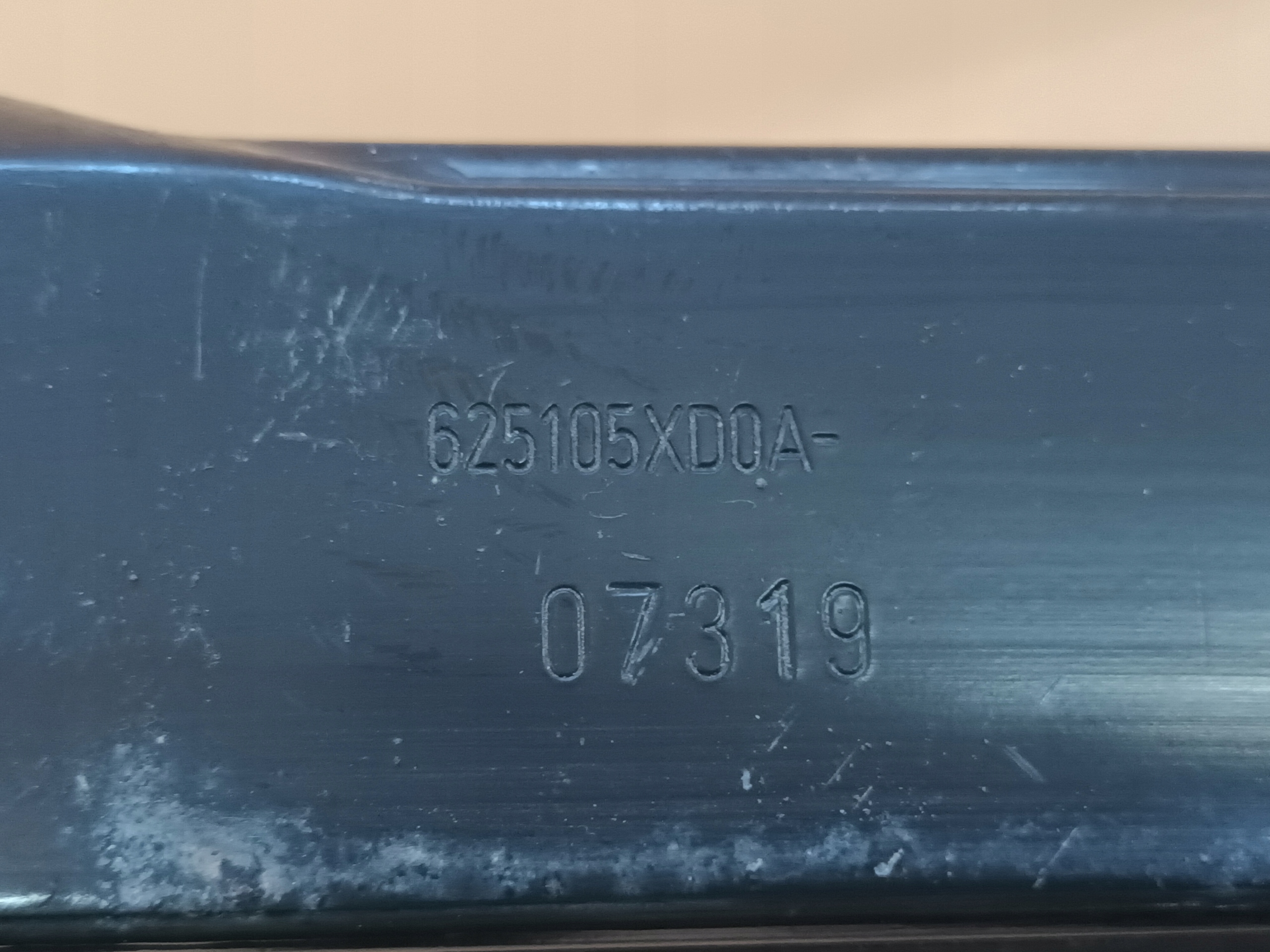 панель передняя / телевизор Балка верхняя MERCEDES W470 перед A470 ->