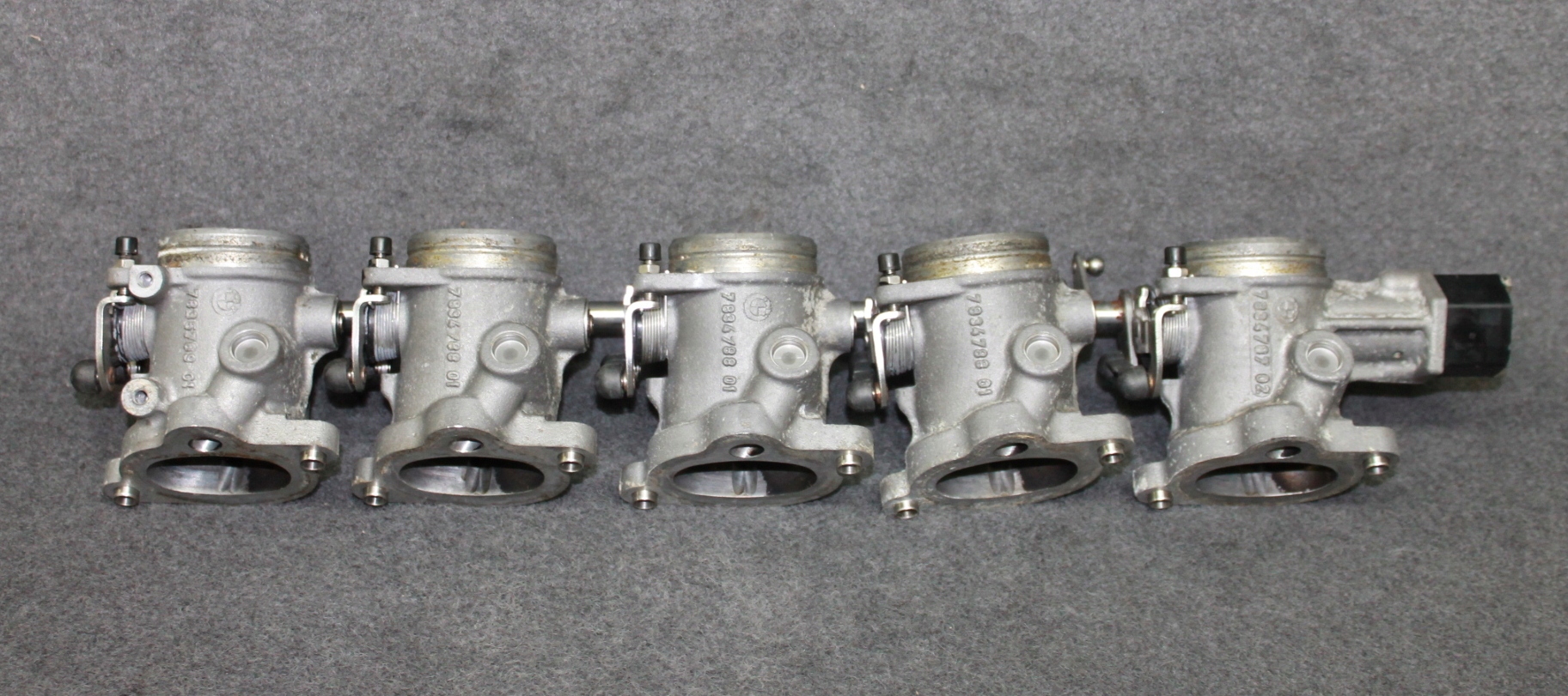BMW E60 E63 M5 M6 S85B50A V10 5.0i PRZEPUSTNICE Motore 6-10 7834788